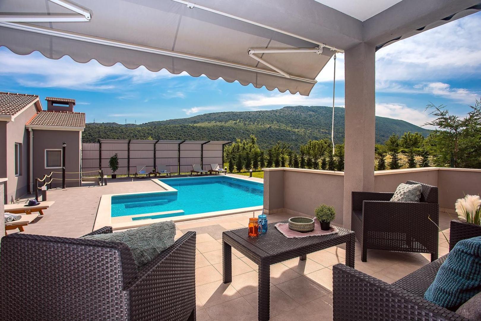 Apartment VILLA BEGO heated pool with jaccuzzi, summer kitchen, garden