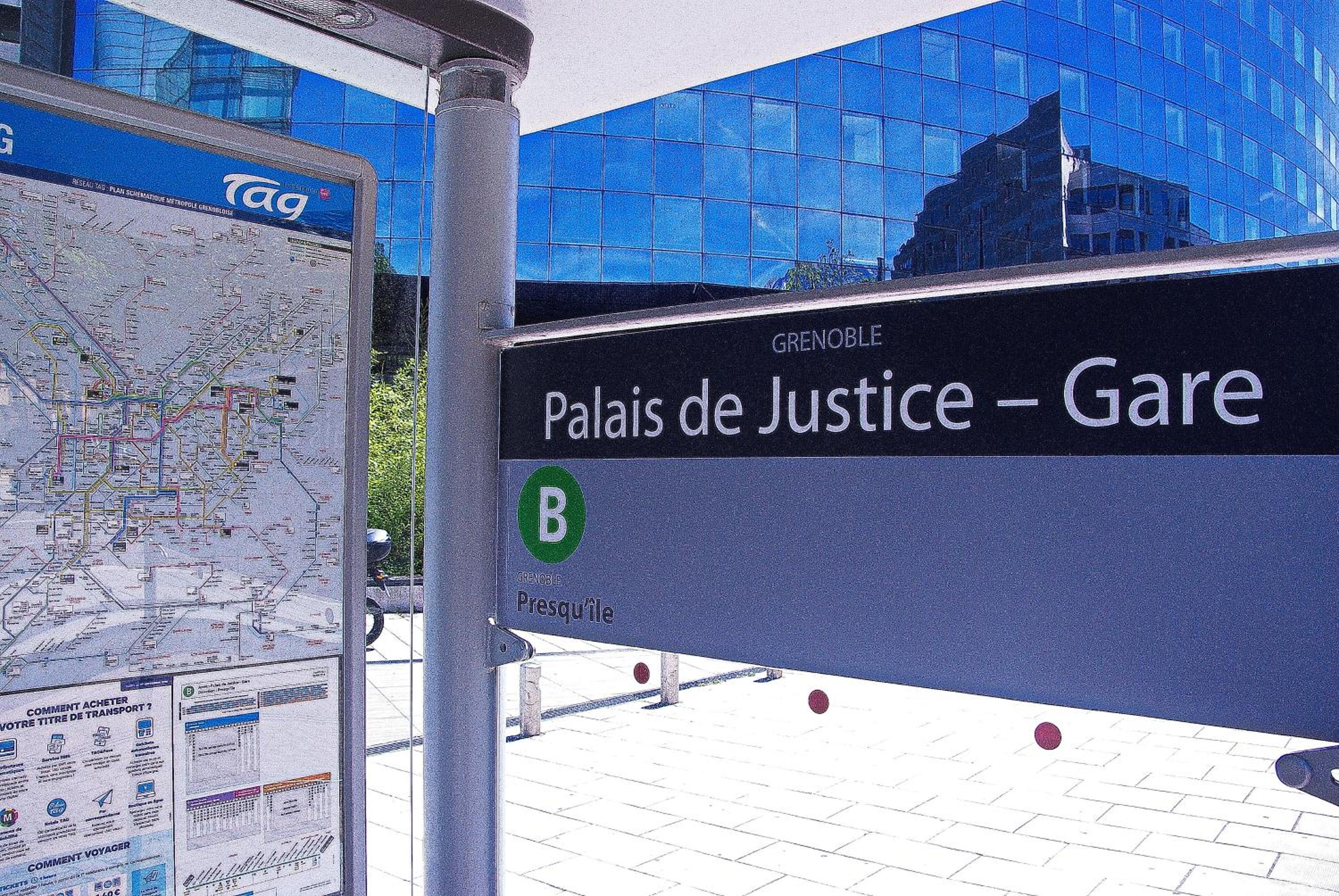 Rent4night Grenoble Europole