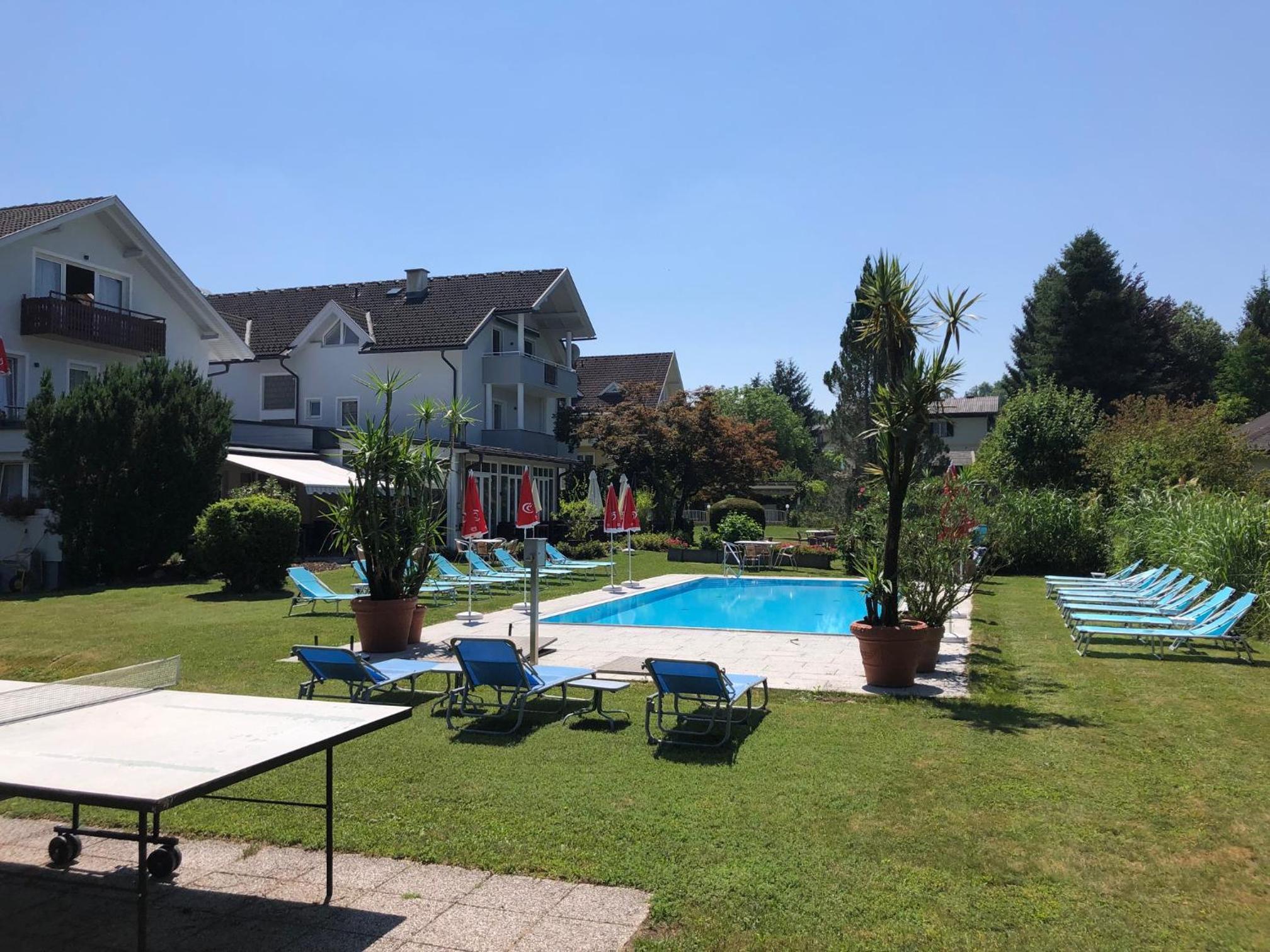 Superior-Apartment mit Pool und Seezugang view 2