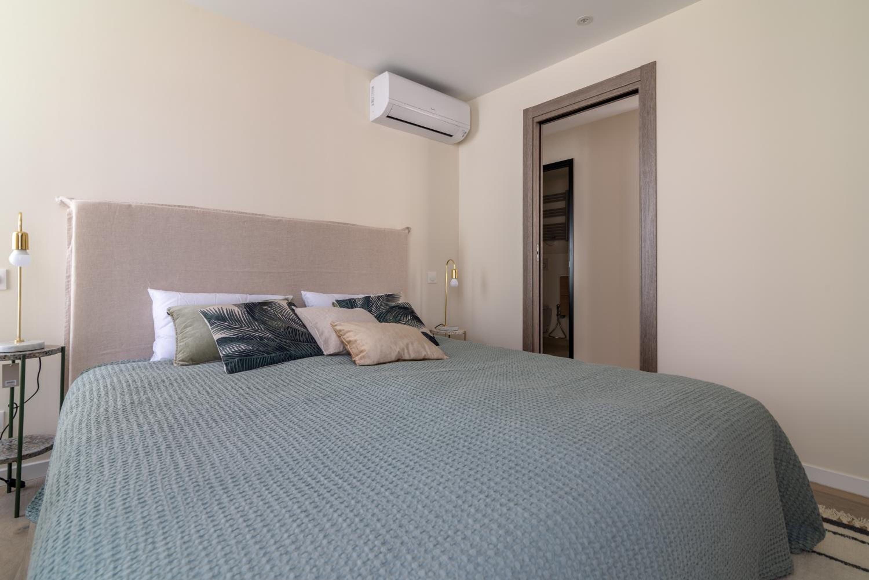 Scandinavian Urban 3 - 2BR apartment in Cannes center - close to the beach and Palais view 3