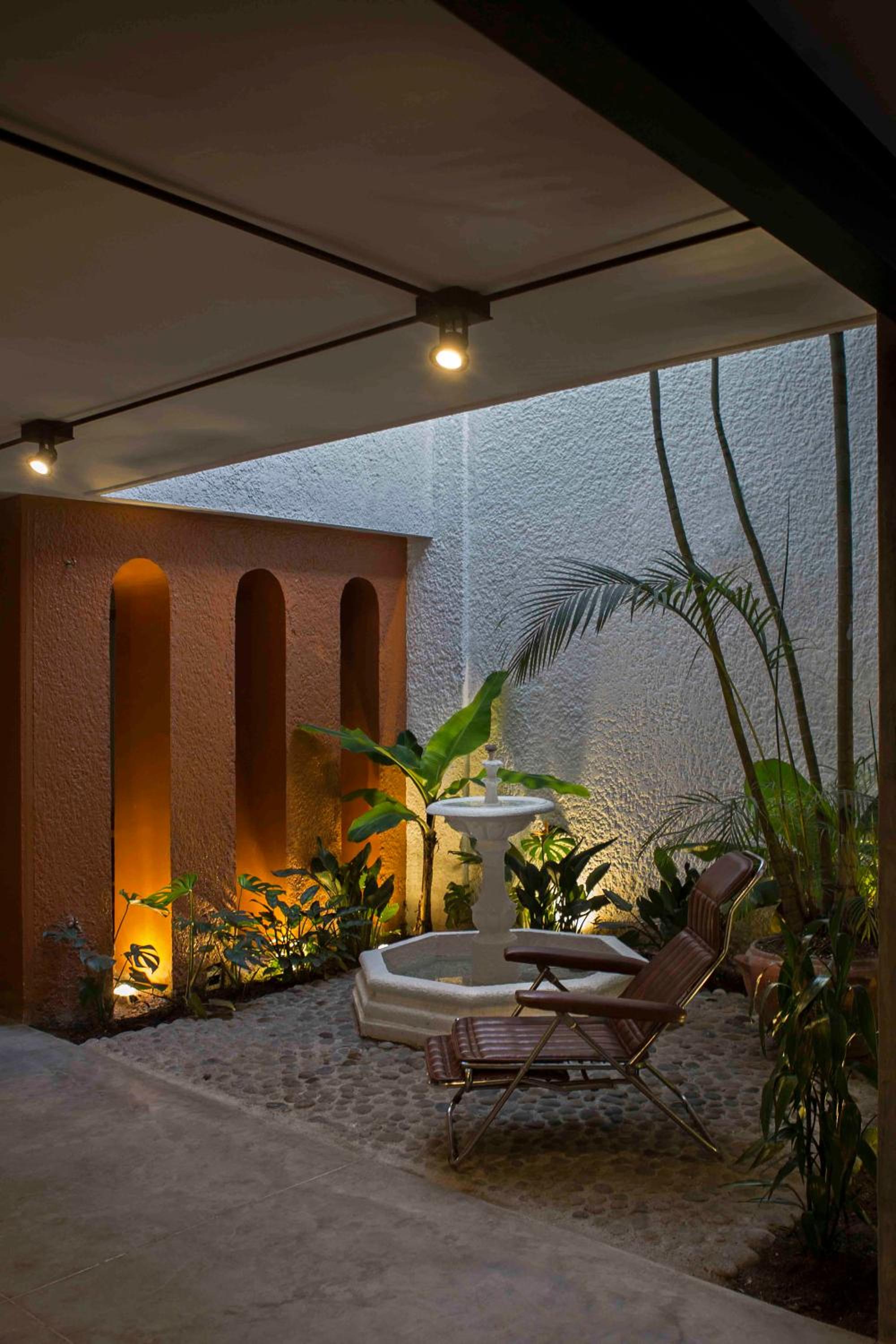 Colonial Villa in Laureles