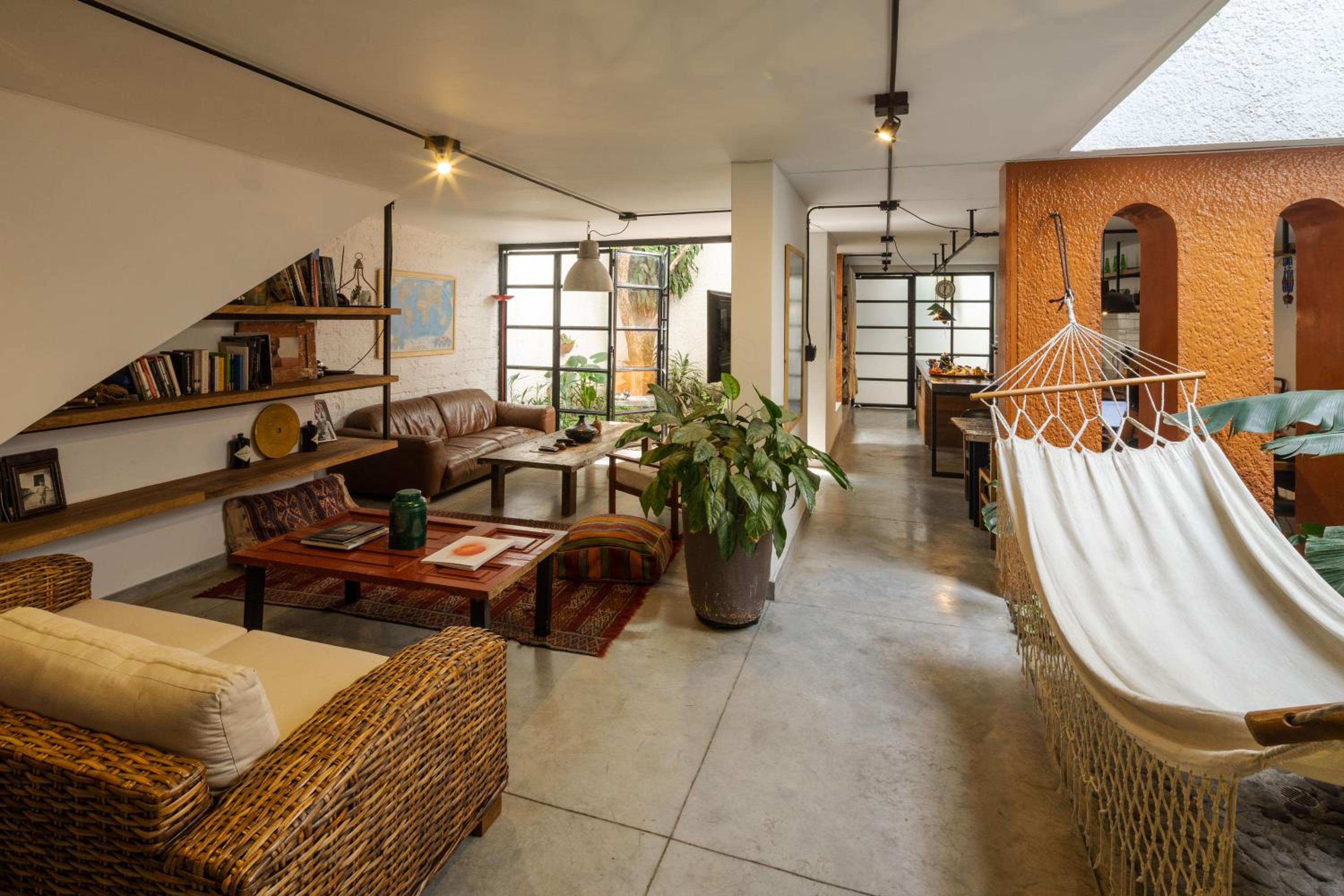 Colonial Villa in Laureles