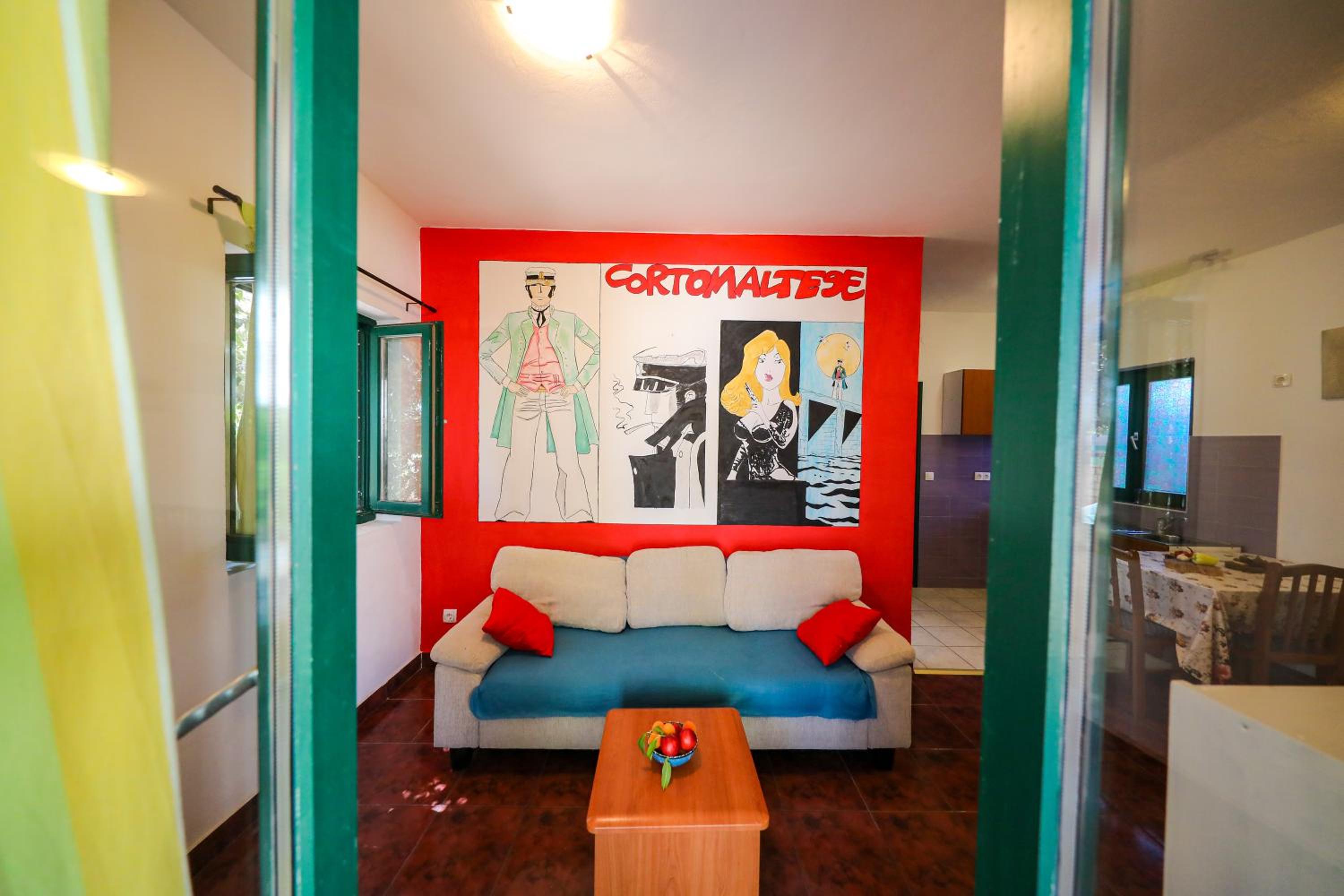 Photo 10