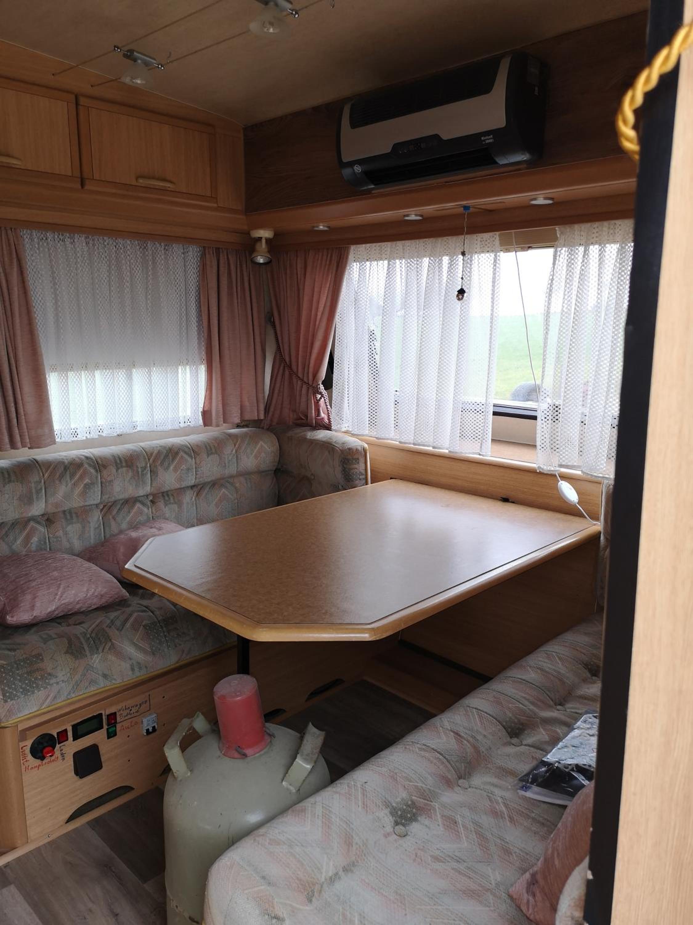 Sea Caravan/Camper on the Beach