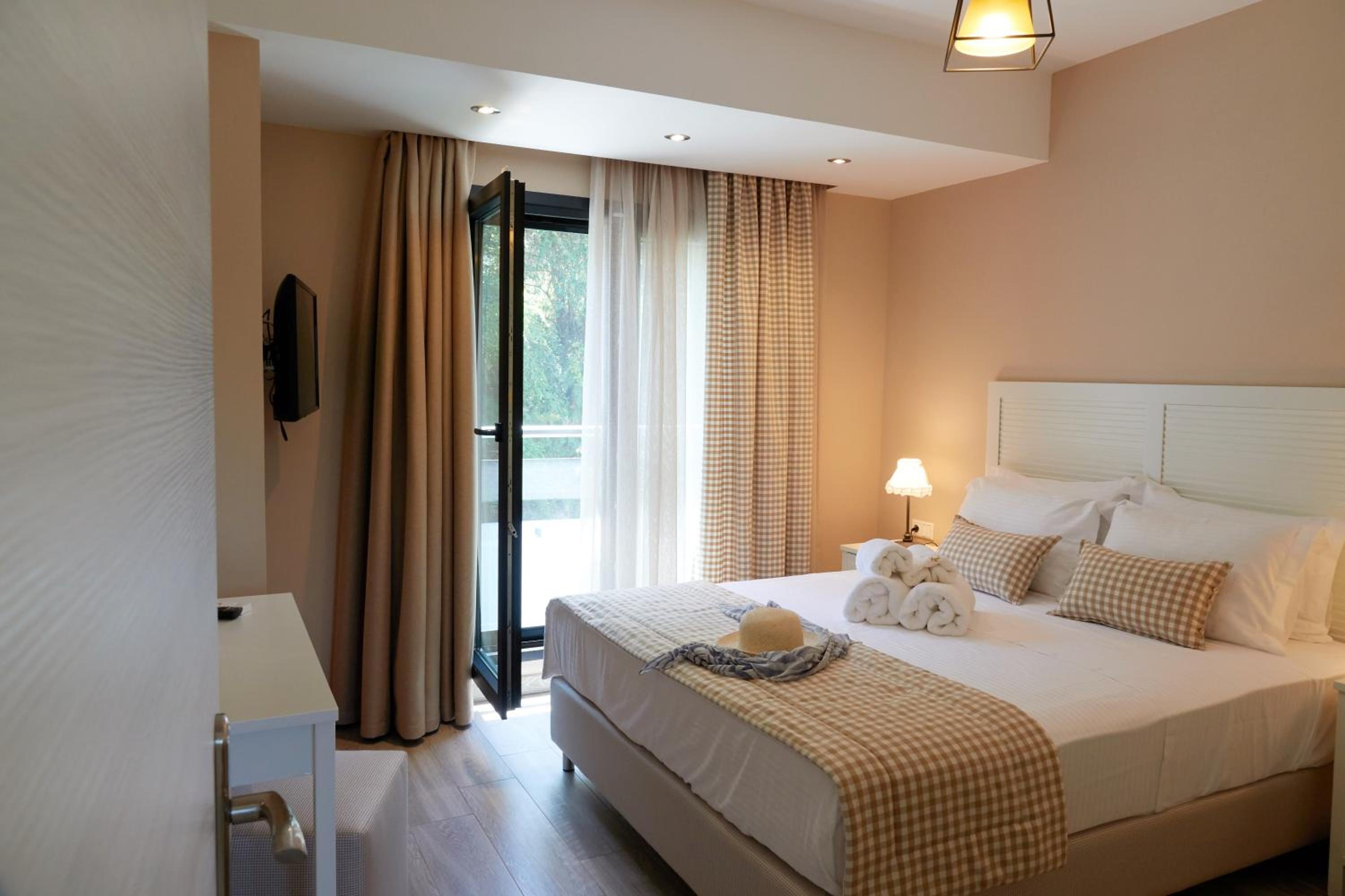 Bella Vista Luxury Apartments view 3