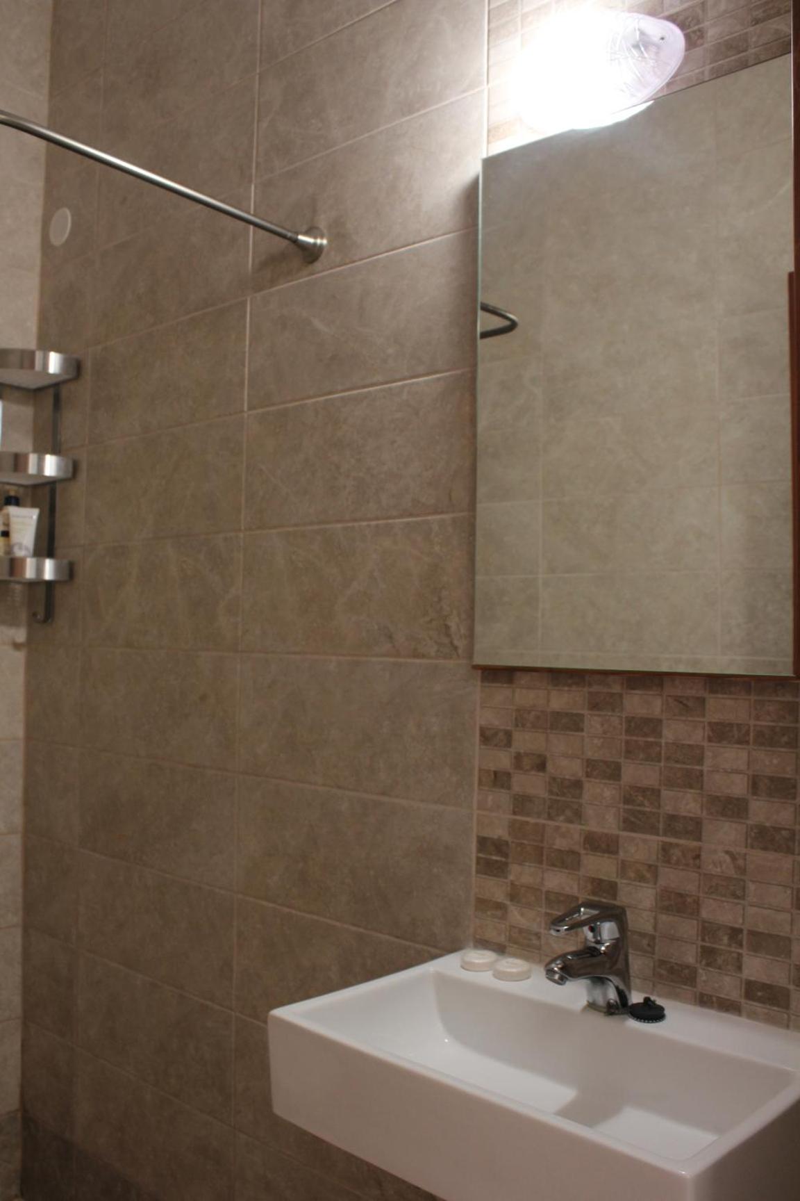 Bardis Sun Studios en Arillas — bathroom