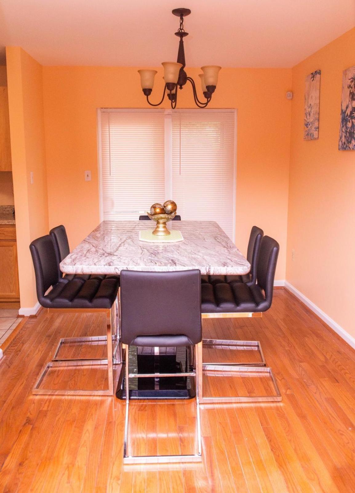 Gorgeous & Elegant 3Bedrooms 2Full-bath Upper Level of a single home view 4
