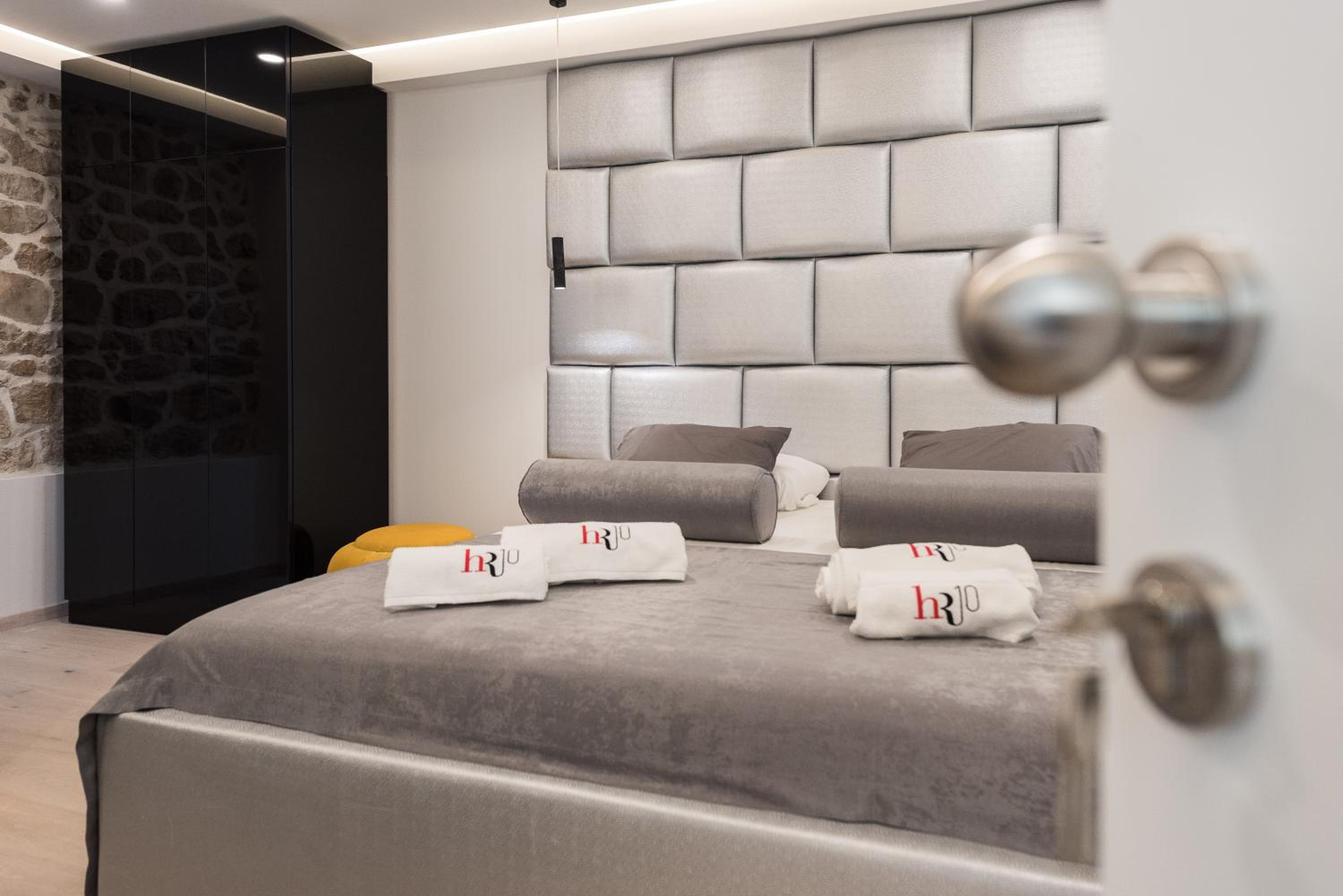 10 Heritage Rooms
