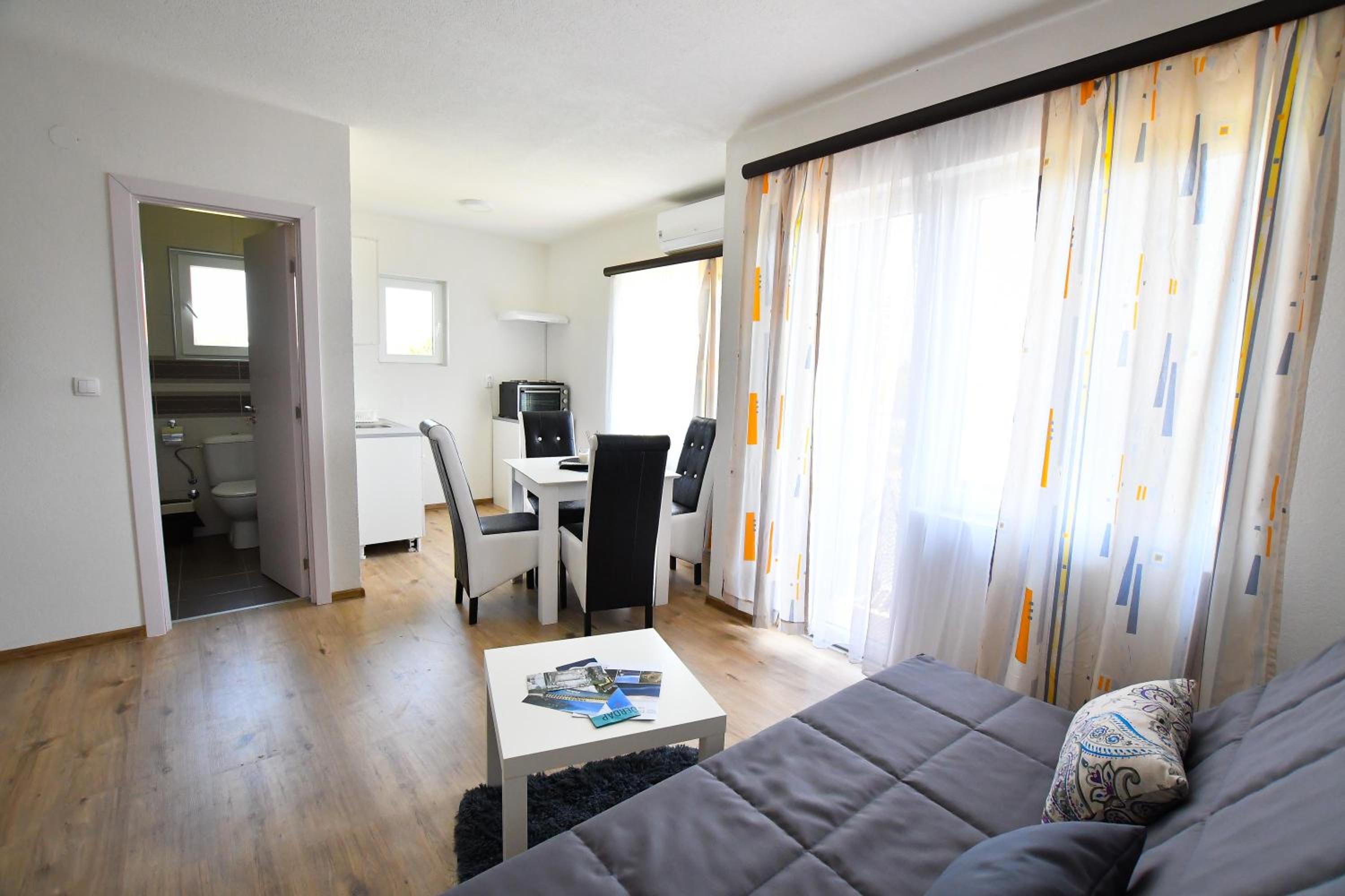 Photo 12