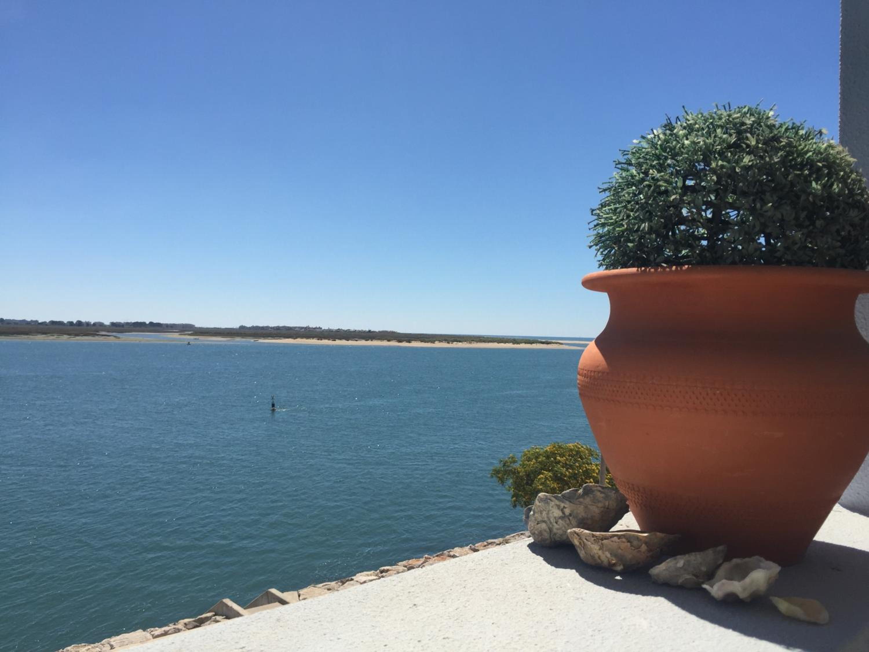 Hotel Janelas do Mar - Image 1