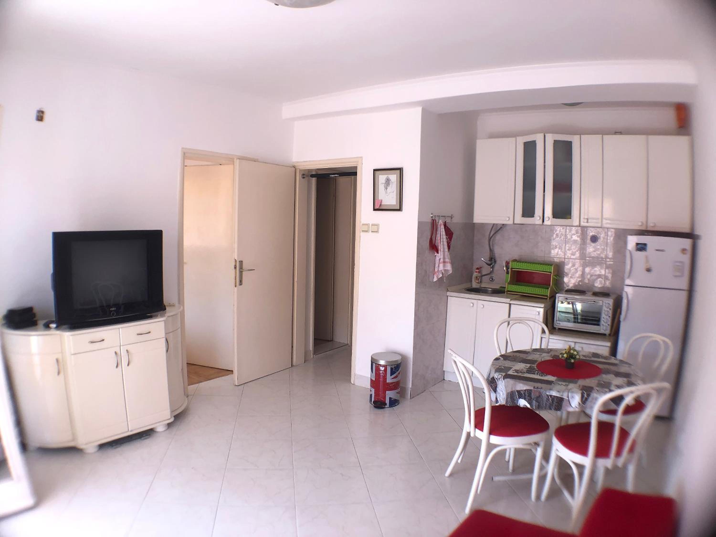 One bedroom Apartment 500m from the beach photo 3