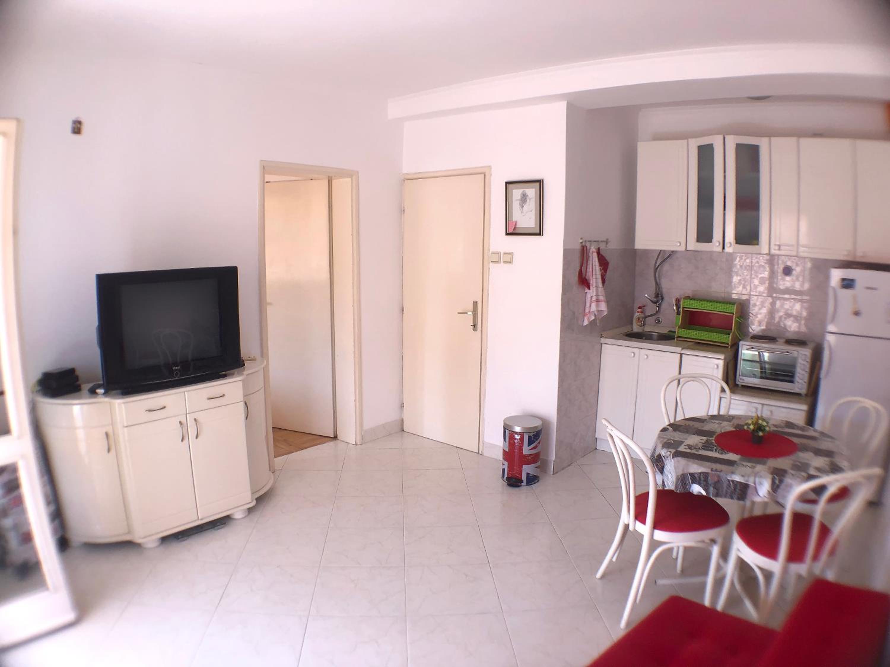 One bedroom Apartment 500m from the beach photo 4