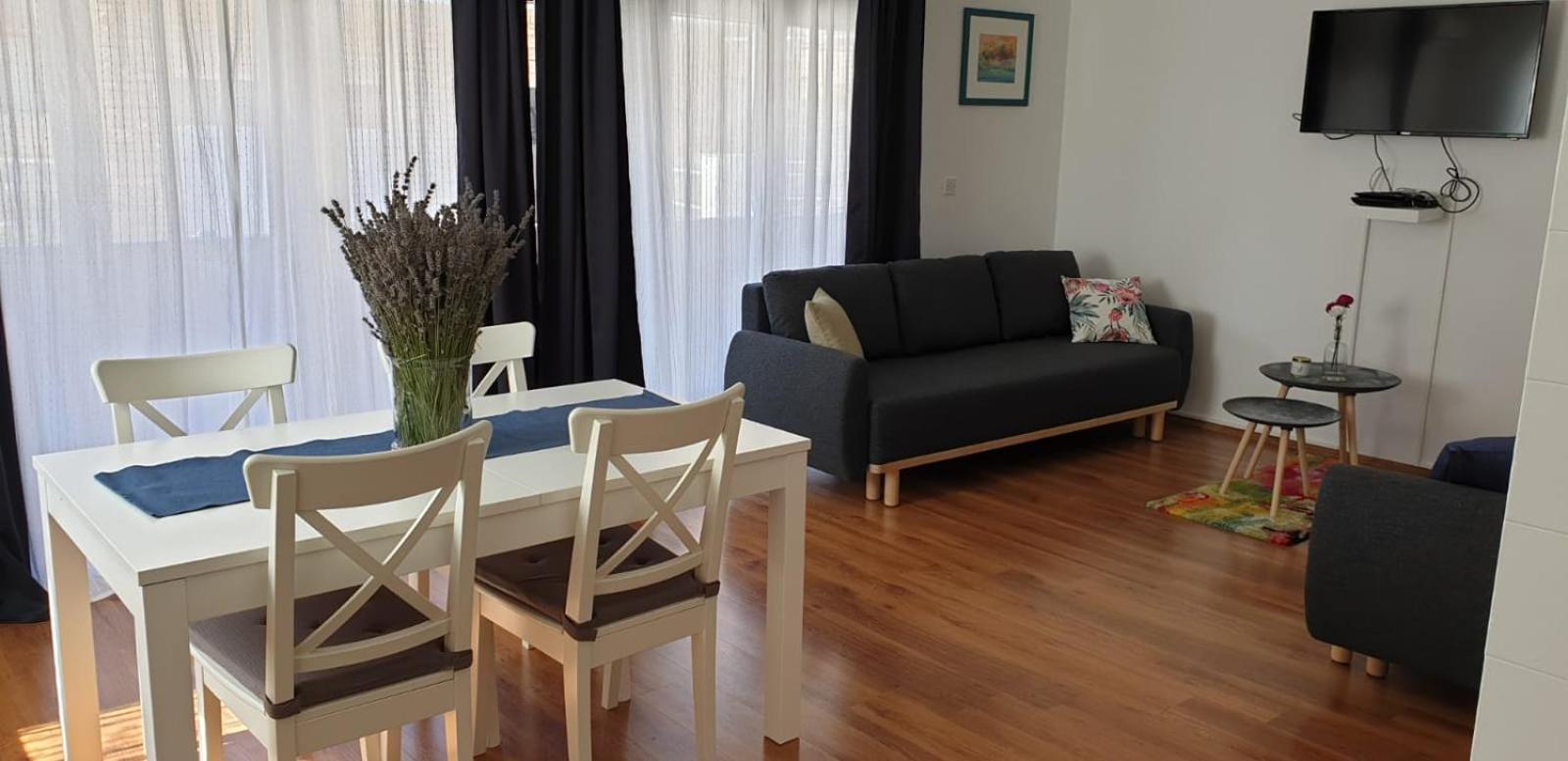 Hotel Central, spacious, great view - Image 1