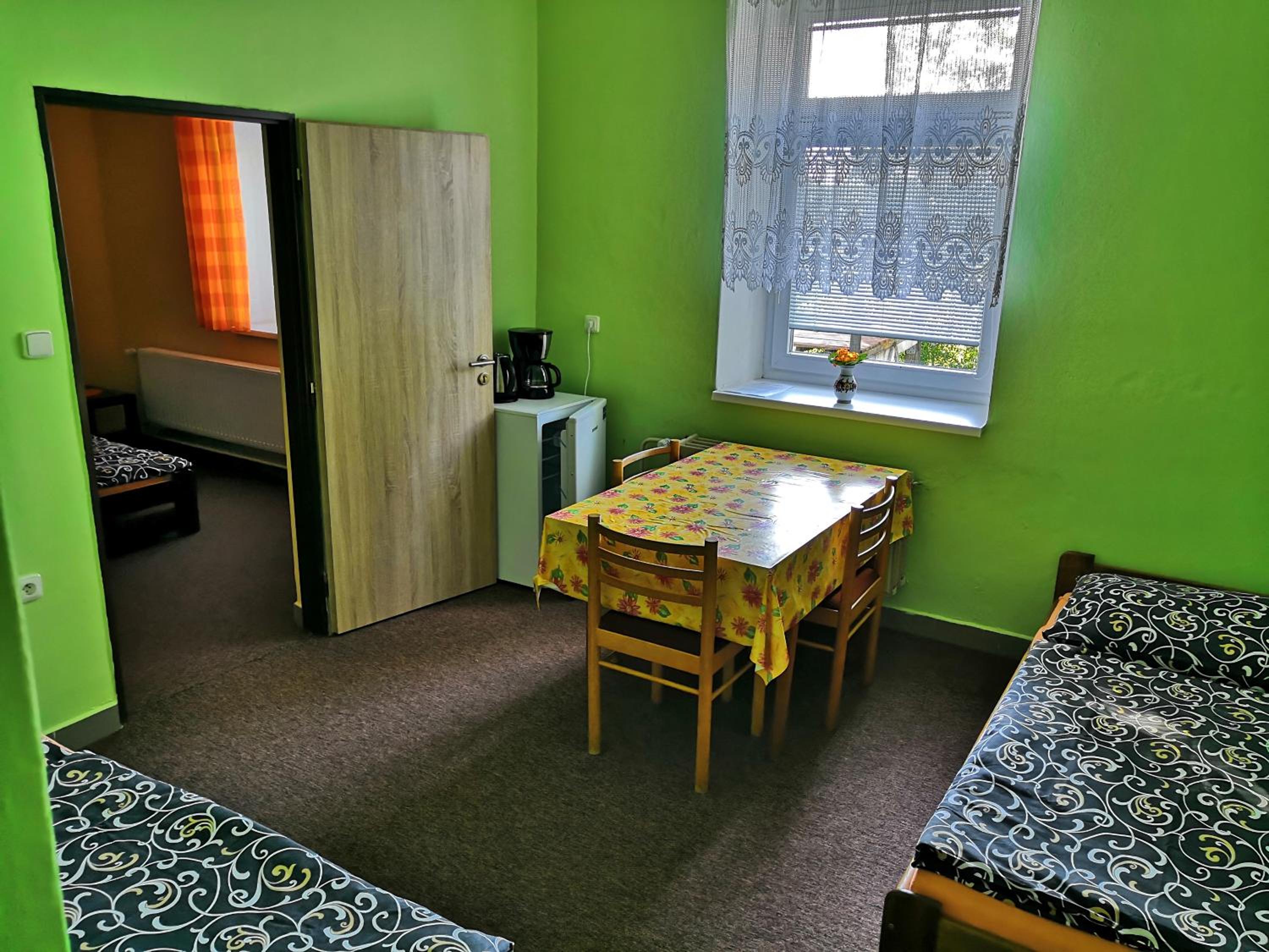 Ubytovani, (apartman) - sportovni hala TJ