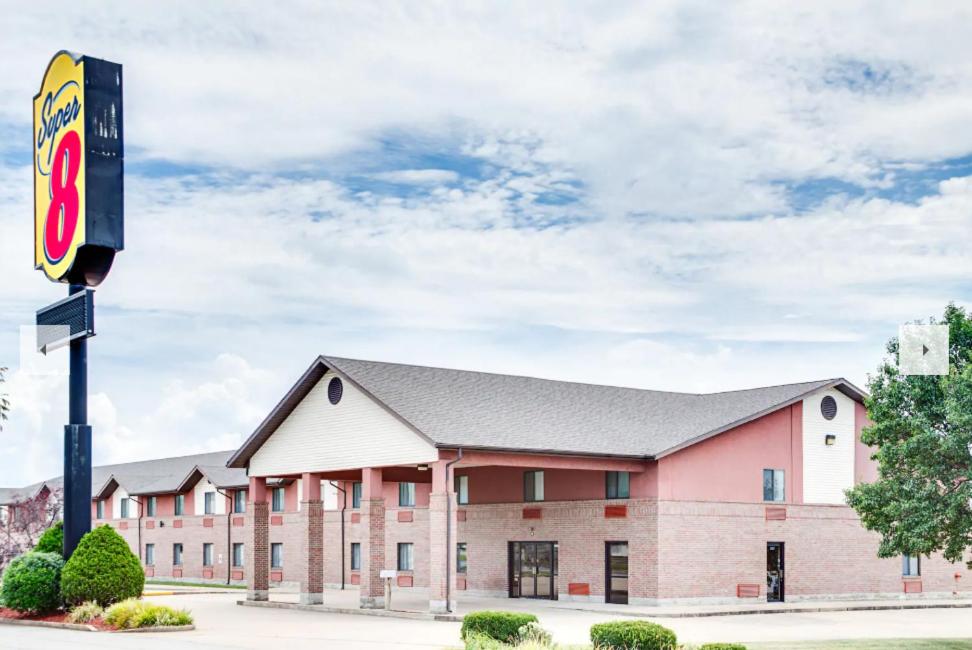 Hotel Super 8 by Wyndham Springfield-Battlefield - Image 1