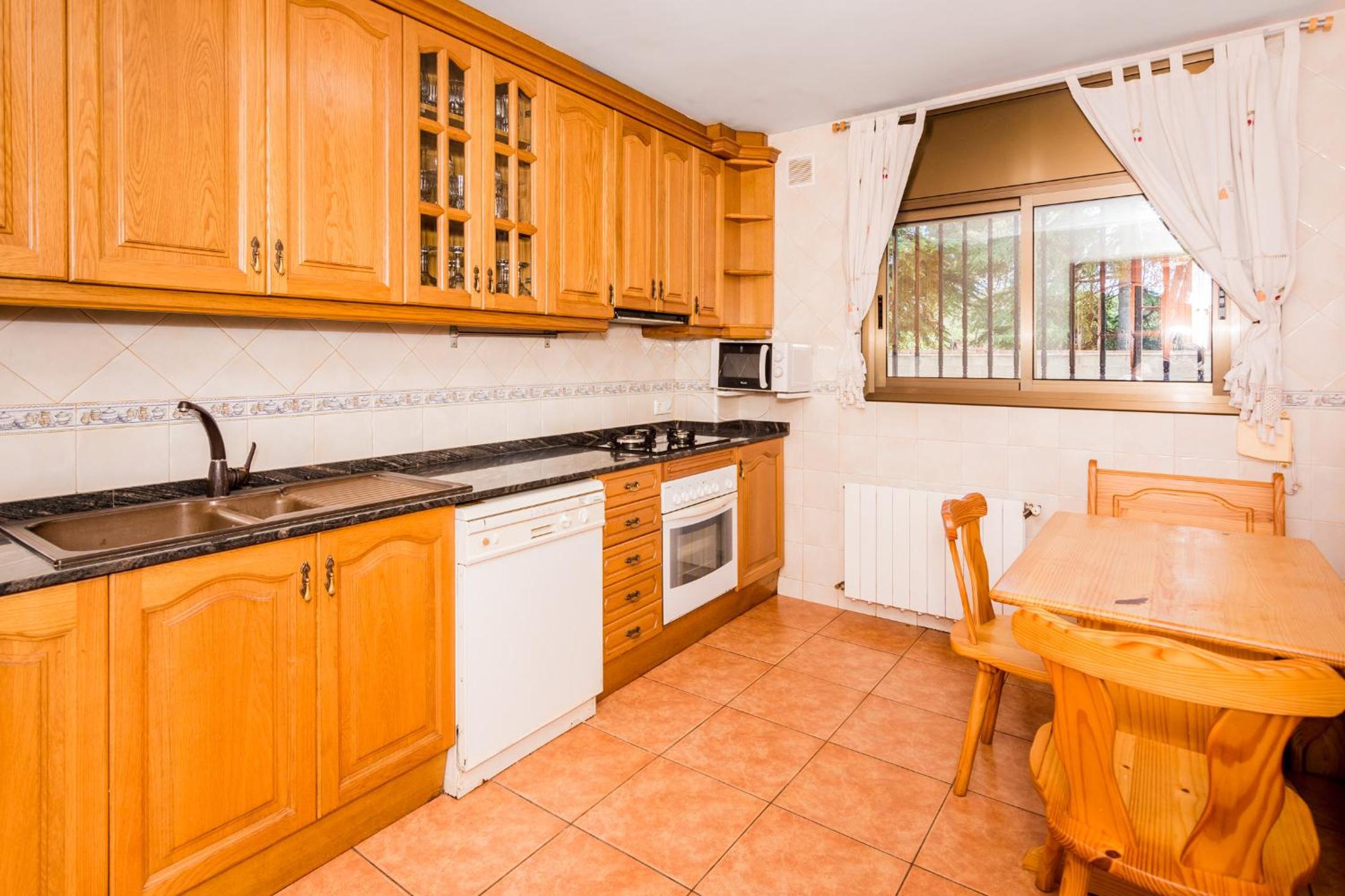 HomeHolidaysRentals Corts photo 2