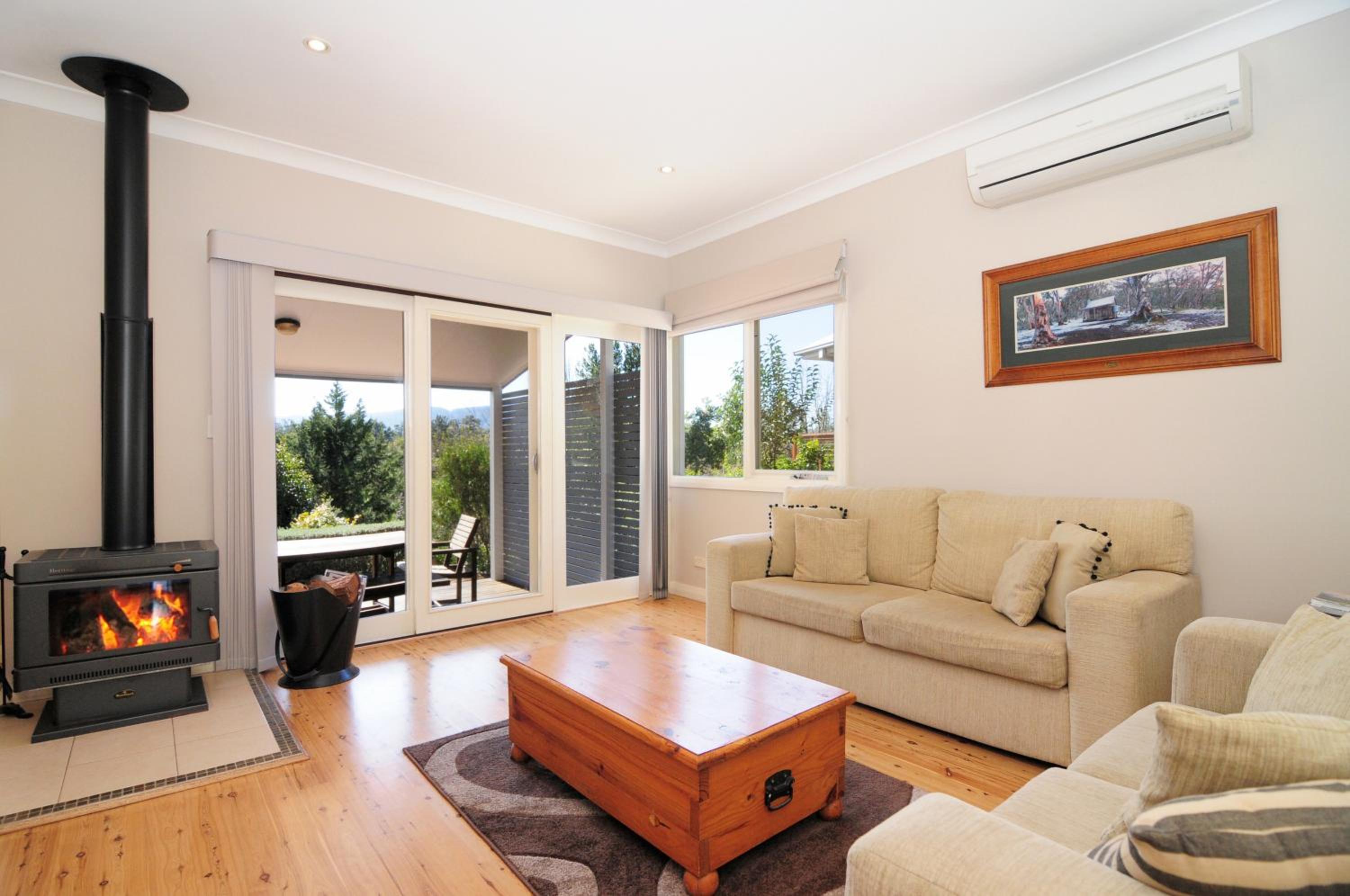 Bimbadeen Comfortable country styled house