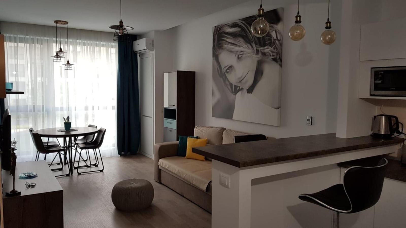 Adams Apartment Onix Blue