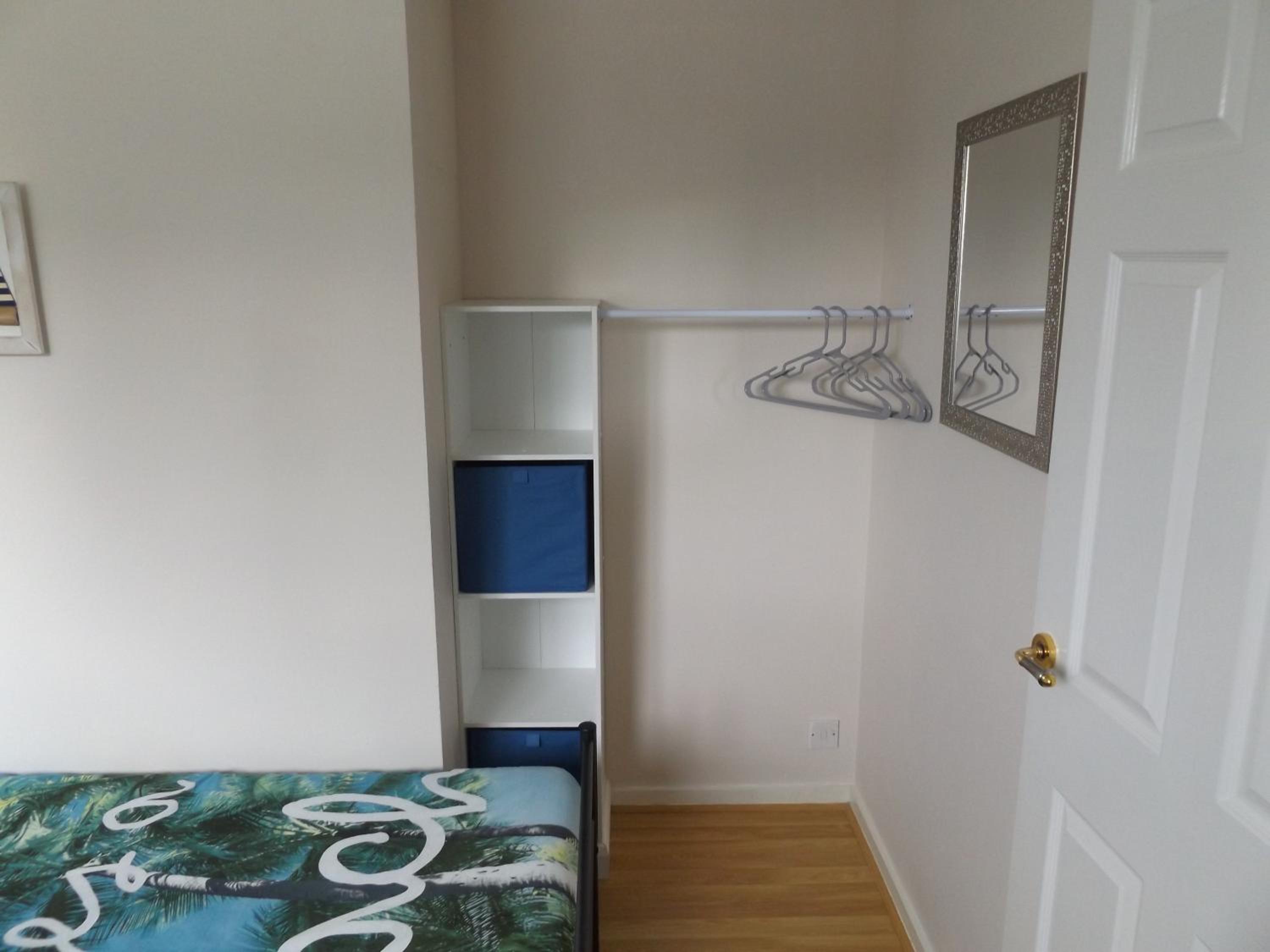 Family guest suite in Cheselbourne view 4