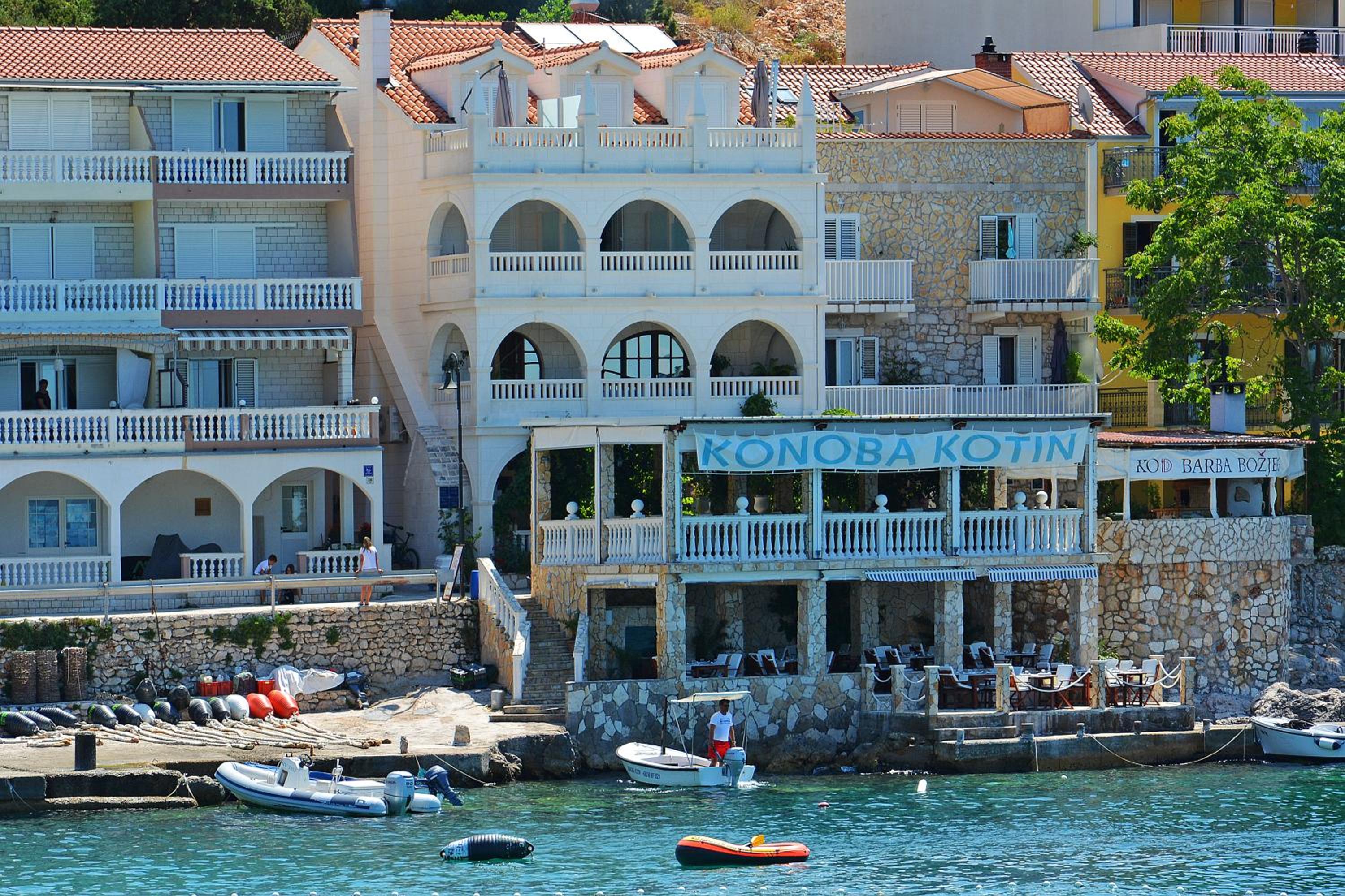 Villa Stonehouse view 3