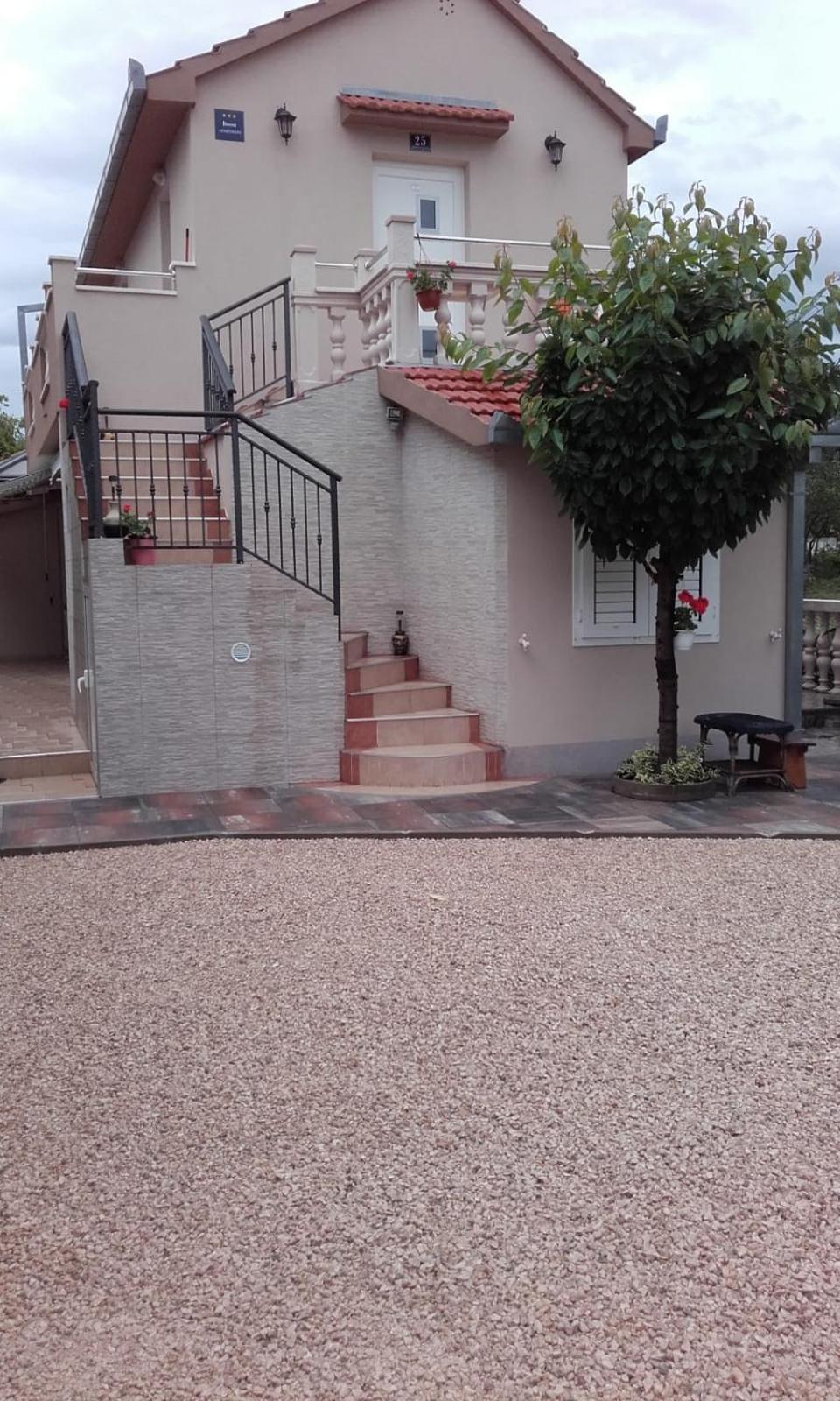 Apartmani M I R J A N A view 2
