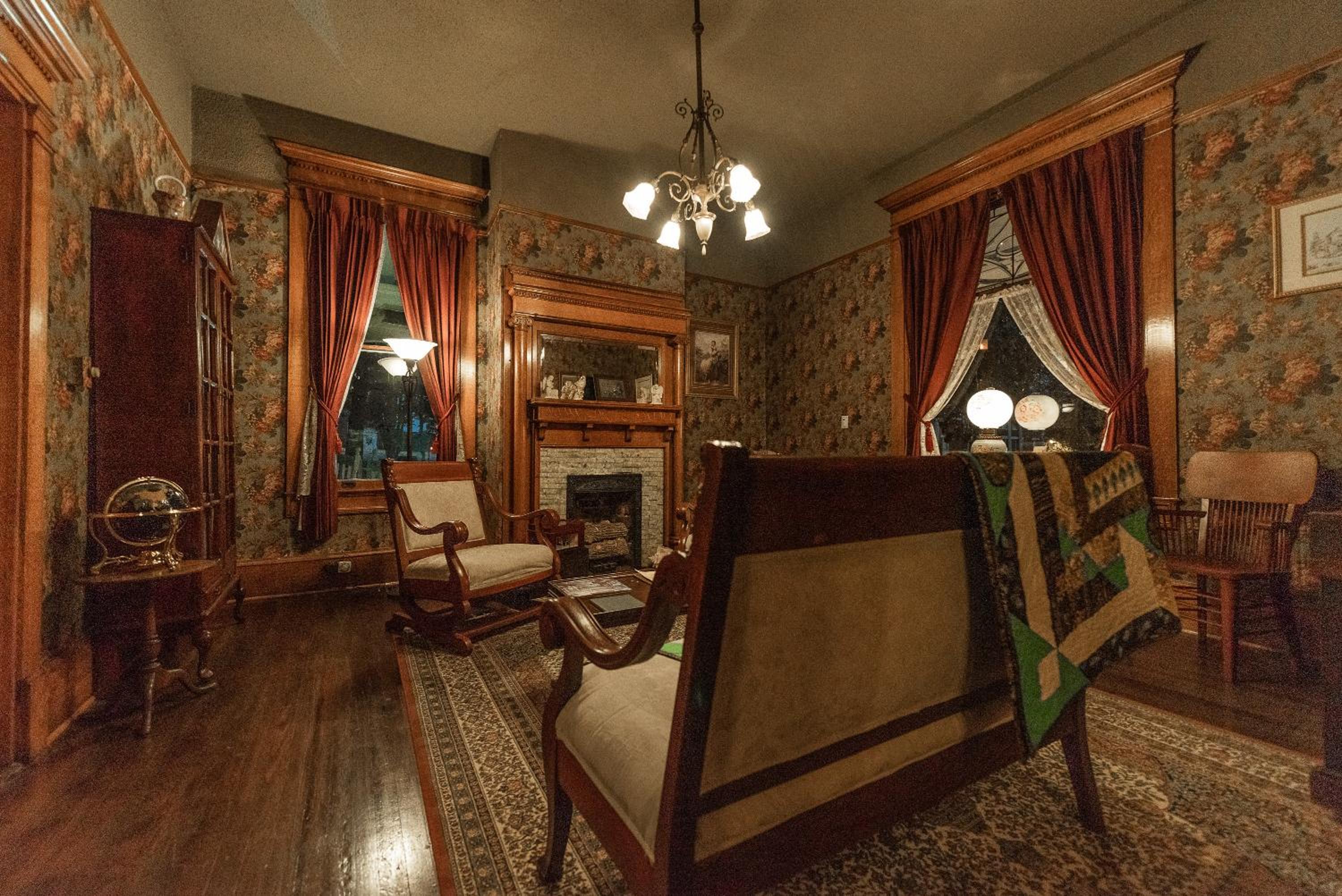 Simmons-Bond Inn Bed & Breakfast