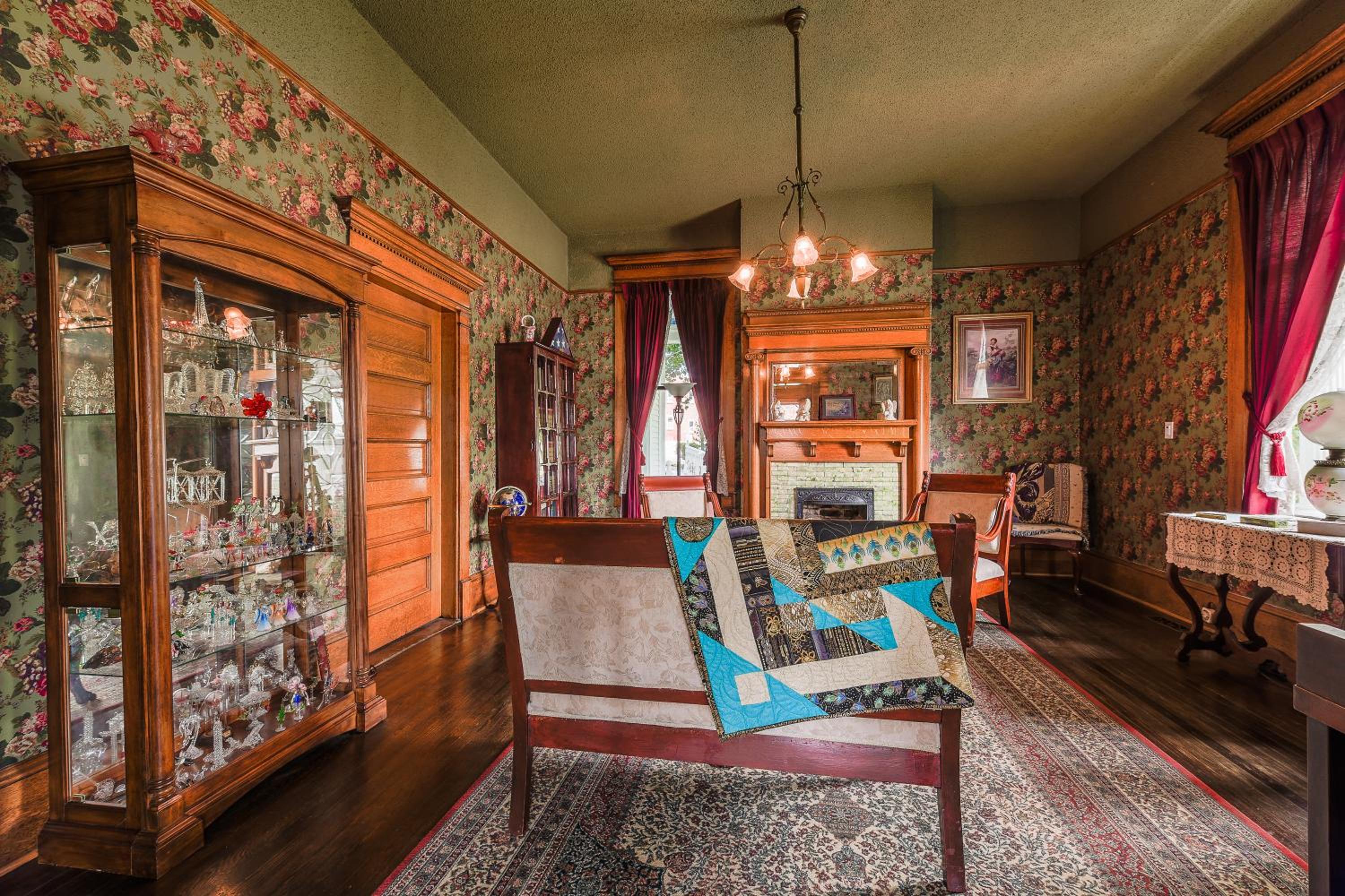 Simmons-Bond Inn Bed & Breakfast