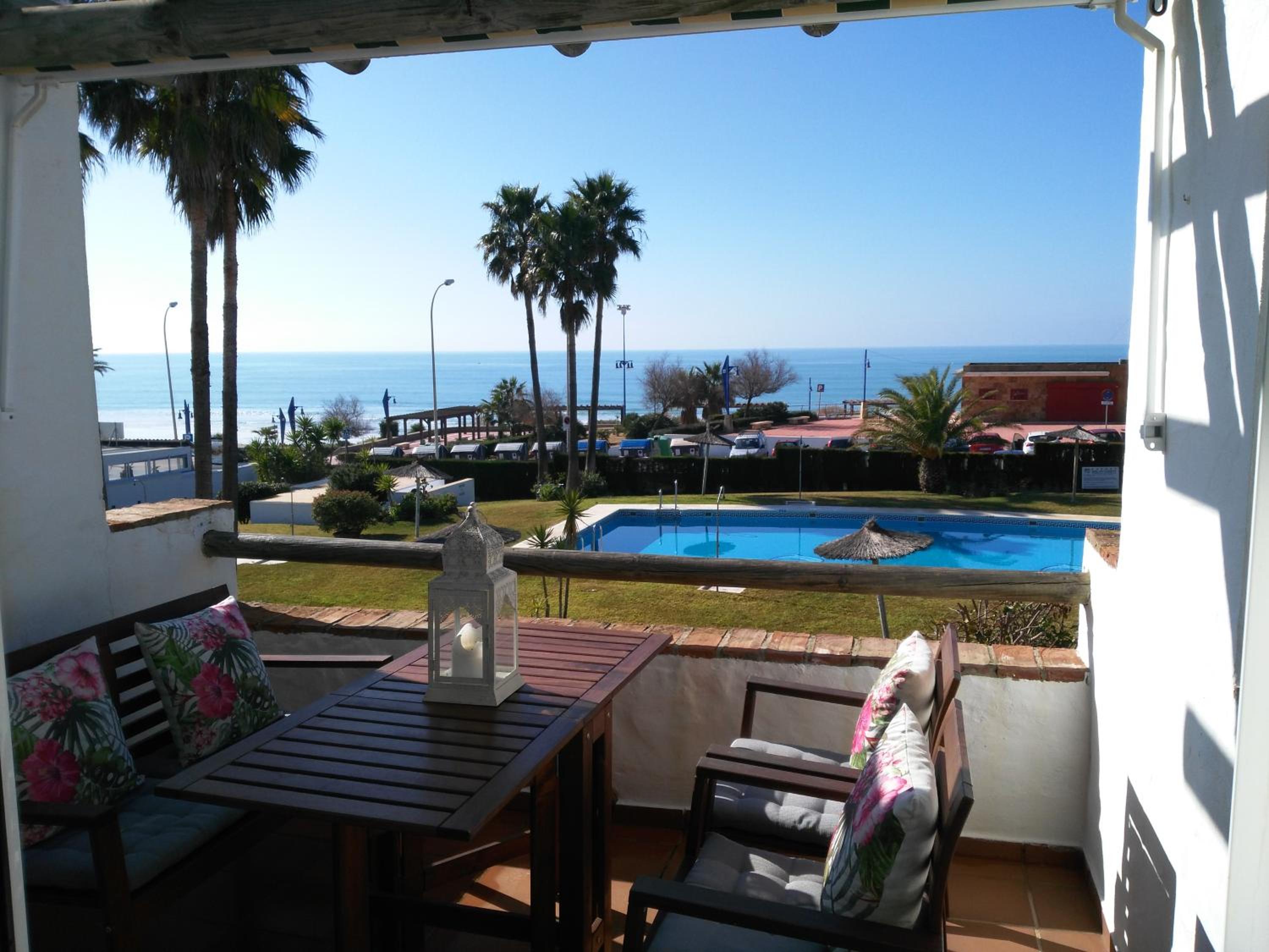 Precioso apartamento en primera línea de playa de la Barrosa photo 1
