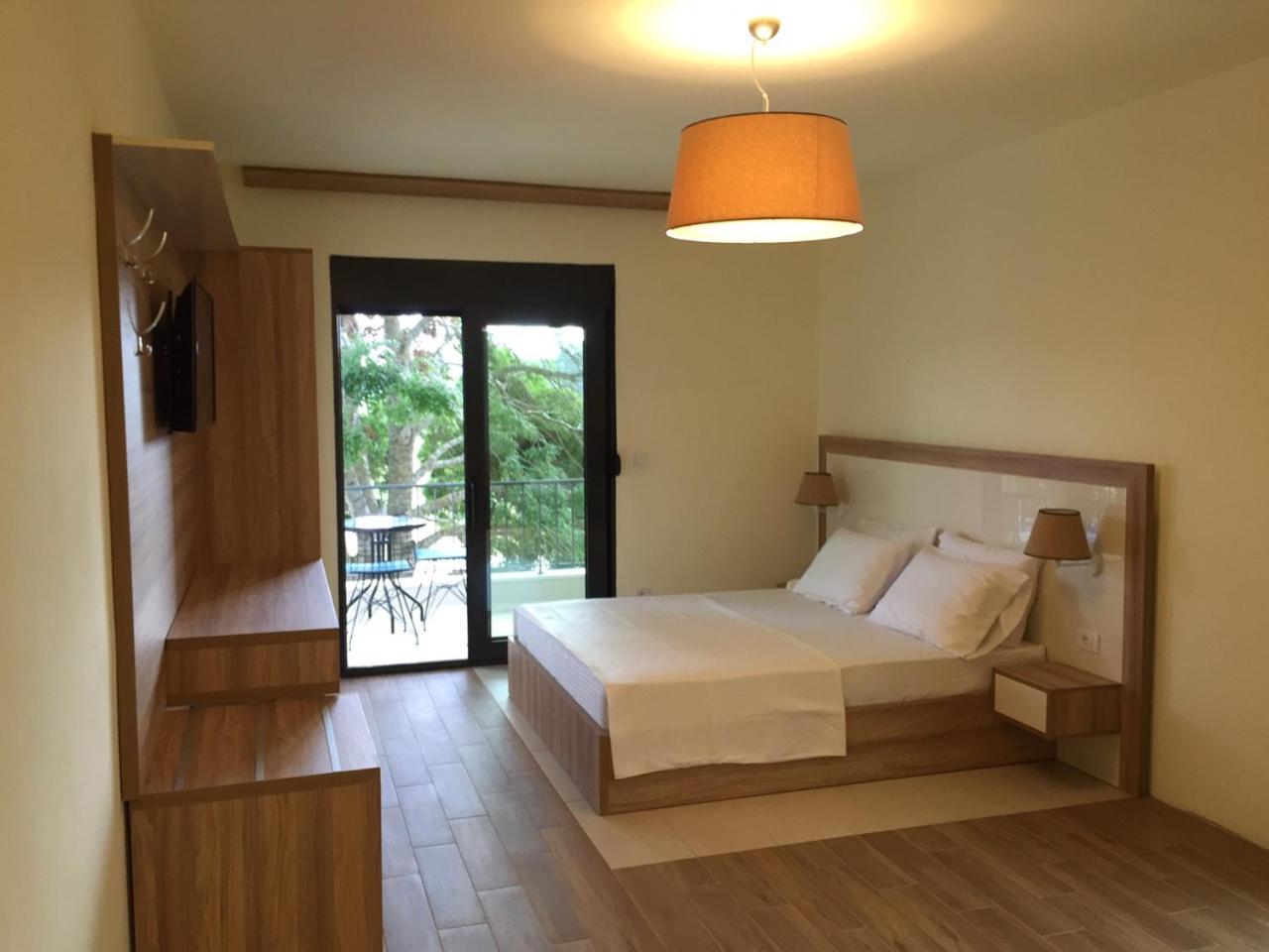 Apartments E&S
