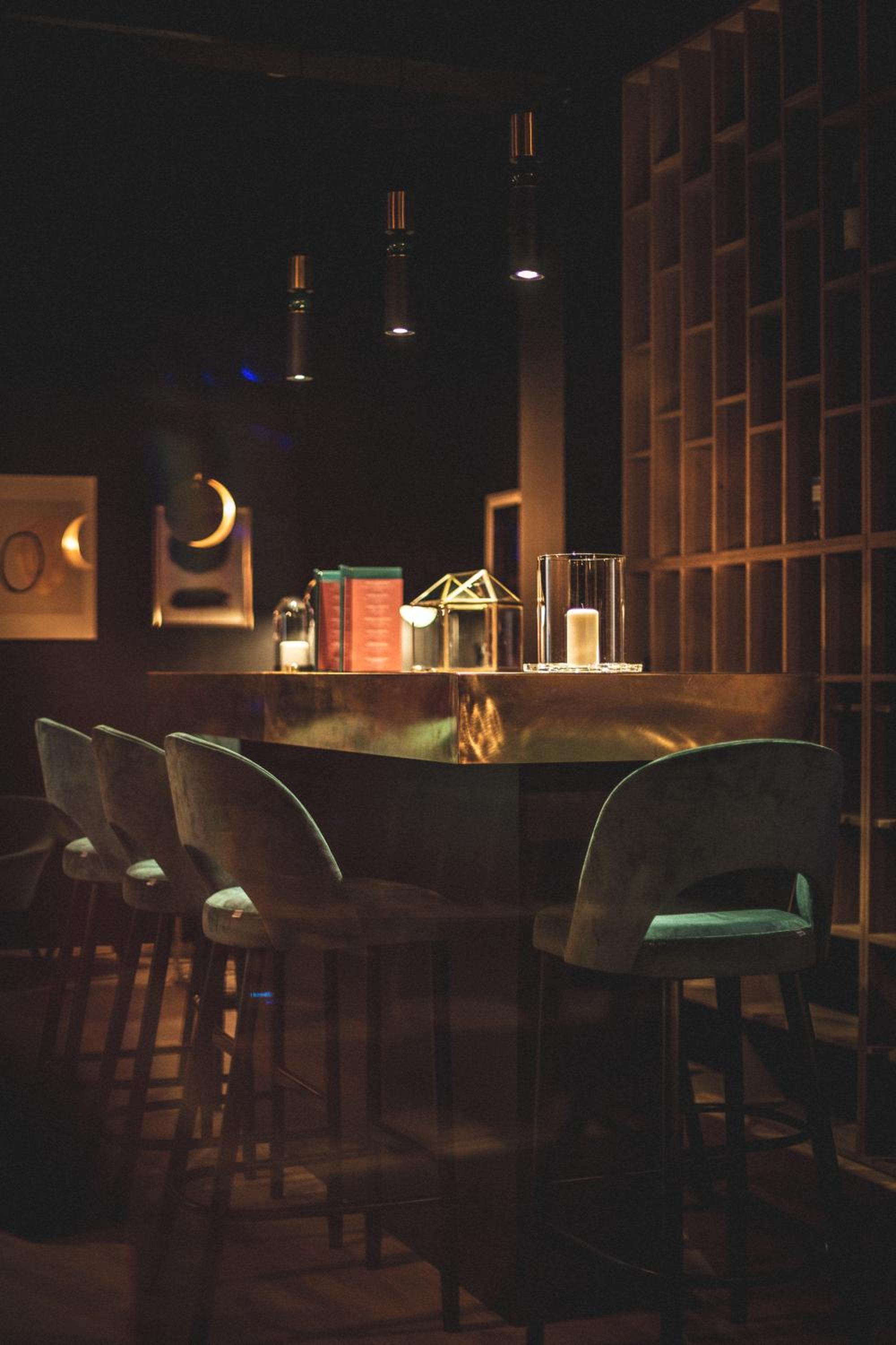 bar