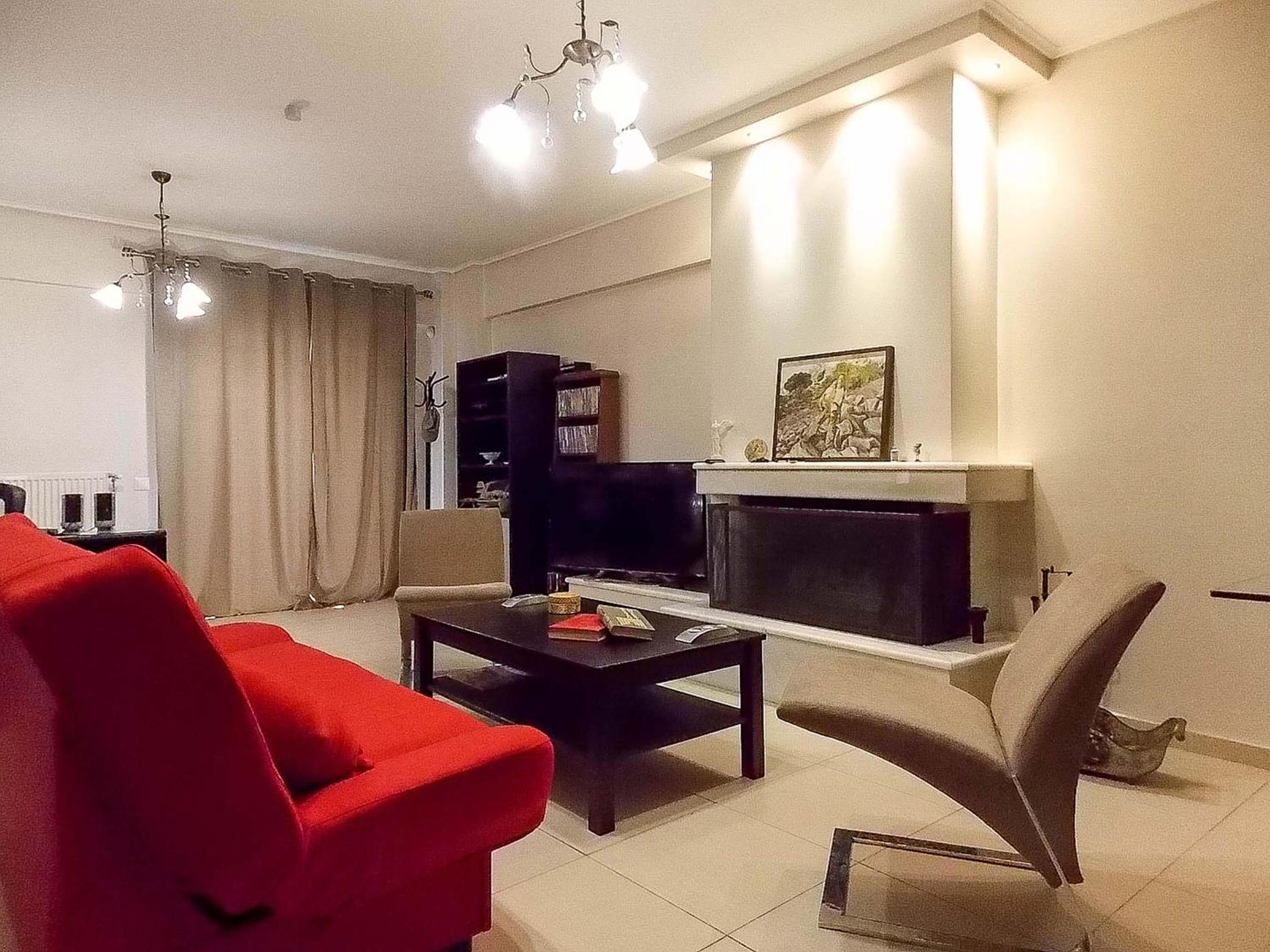 Nea Filadelfia- Spacious Apartment with Garden