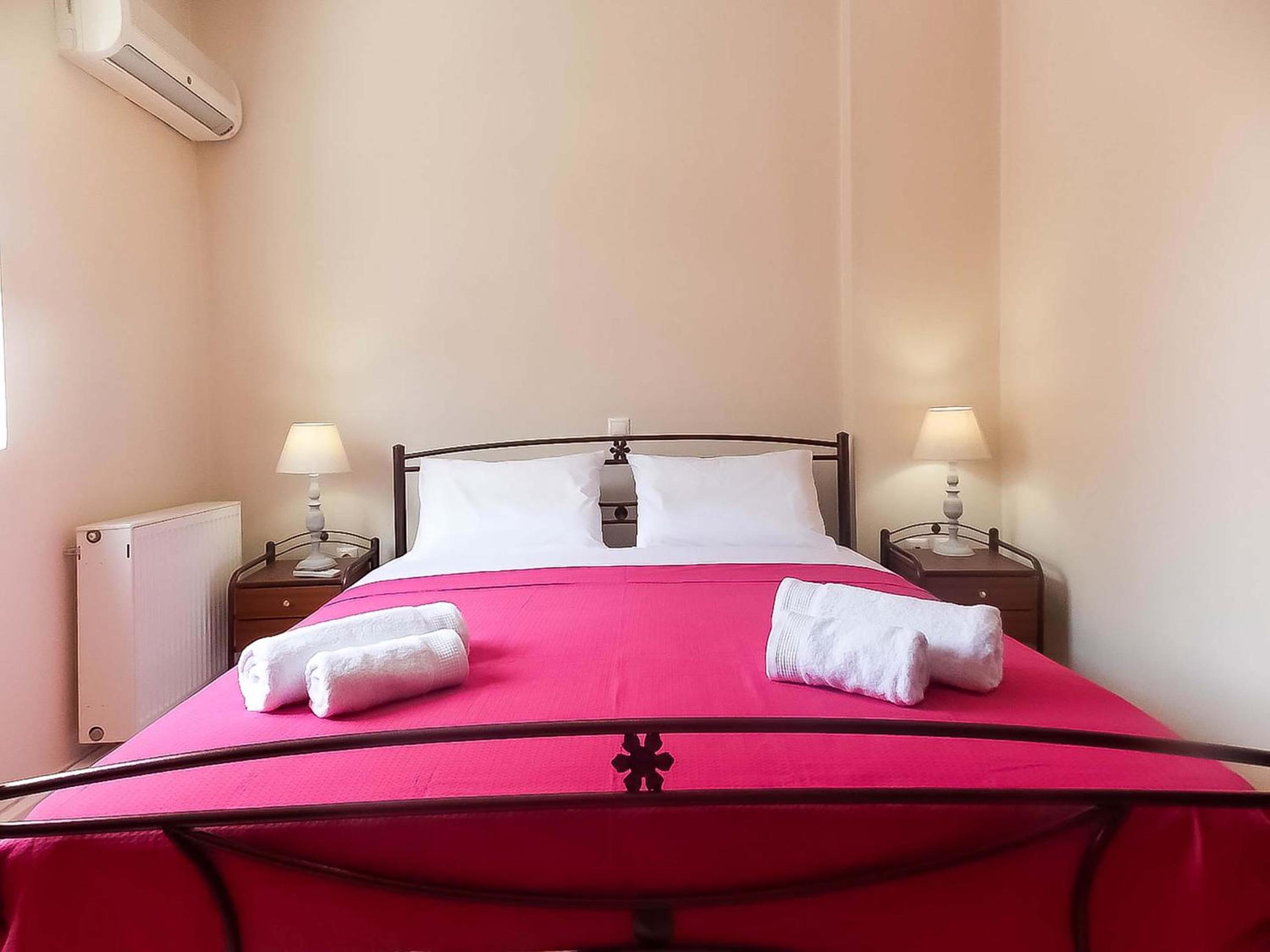 Nea Filadelfia- Spacious Apartment with Garden