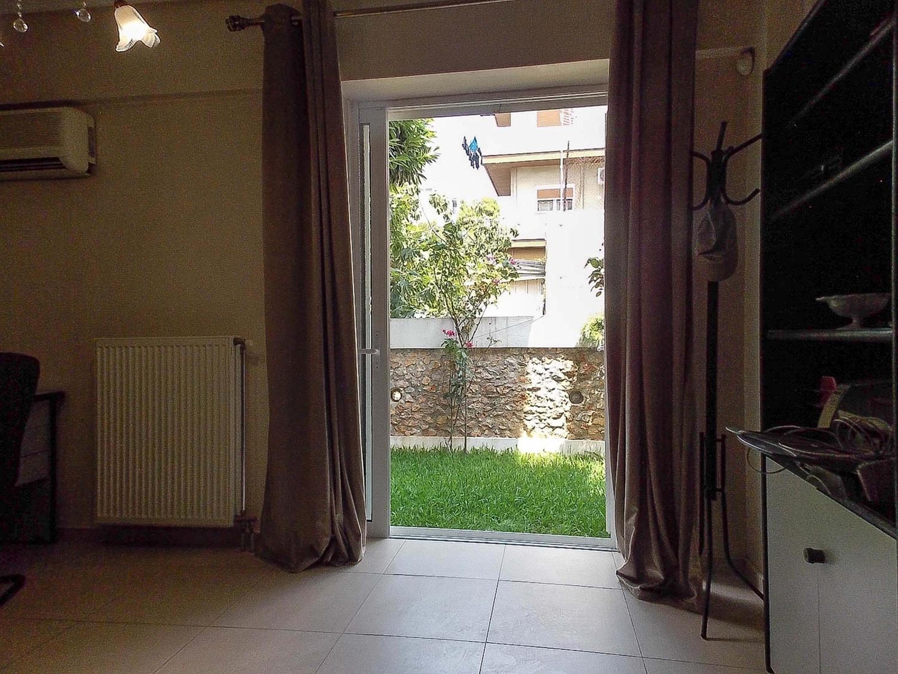 Nea Filadelfia- Spacious Apartment with Garden