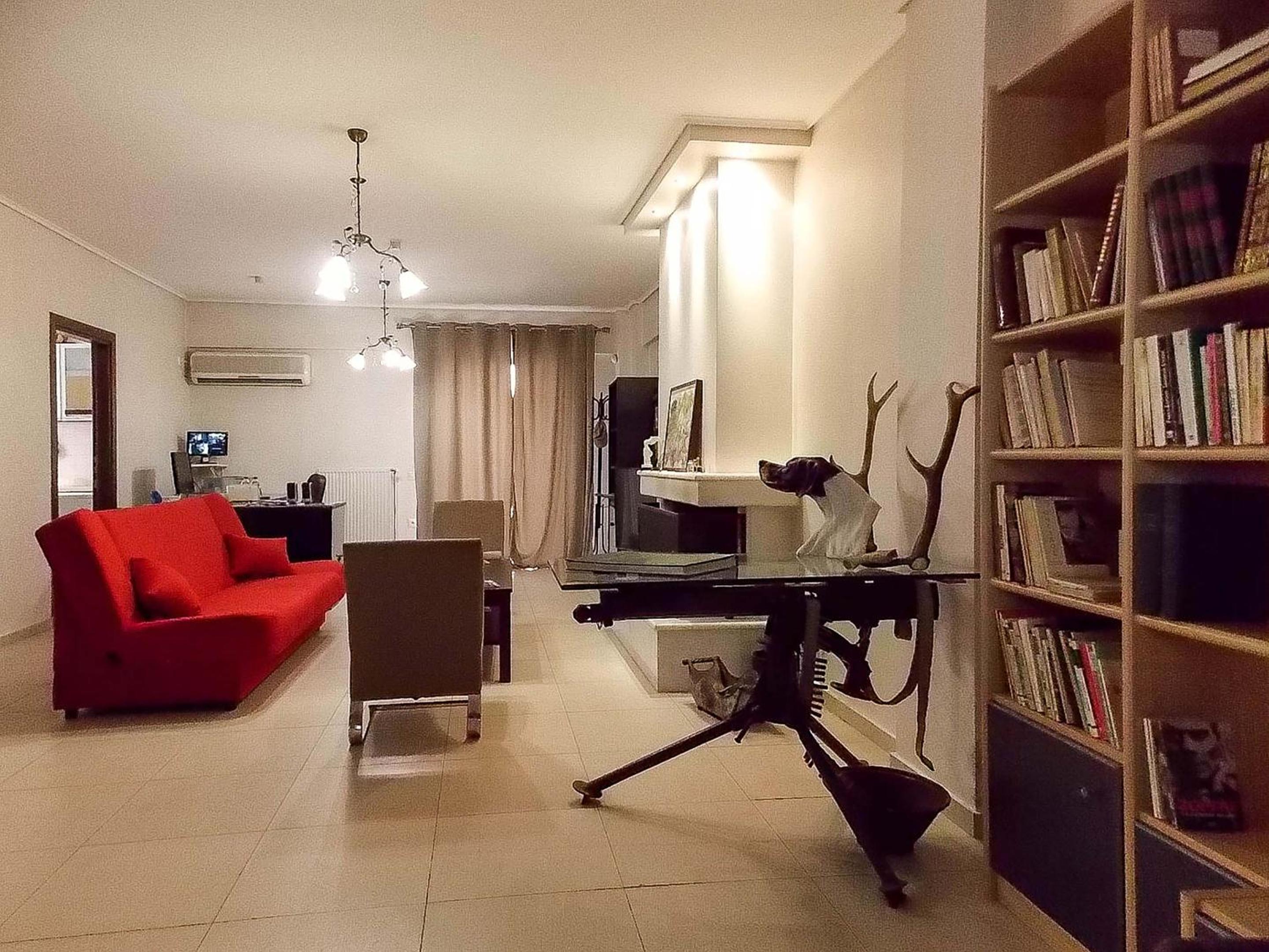 Nea Filadelfia- Spacious Apartment with Garden