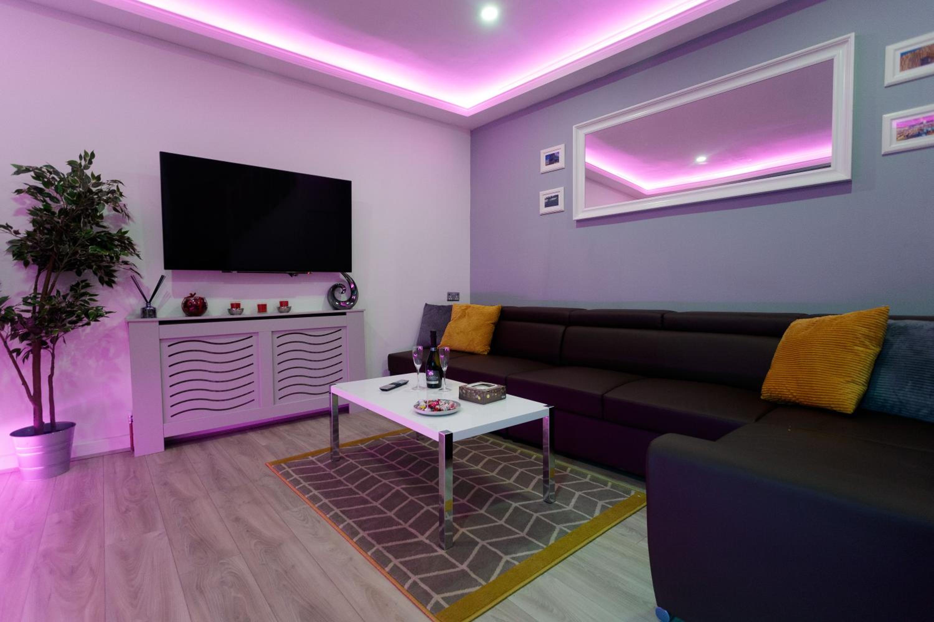 TOWLER HOUSE APARTMENTS 6 beds in 3 bedrooms