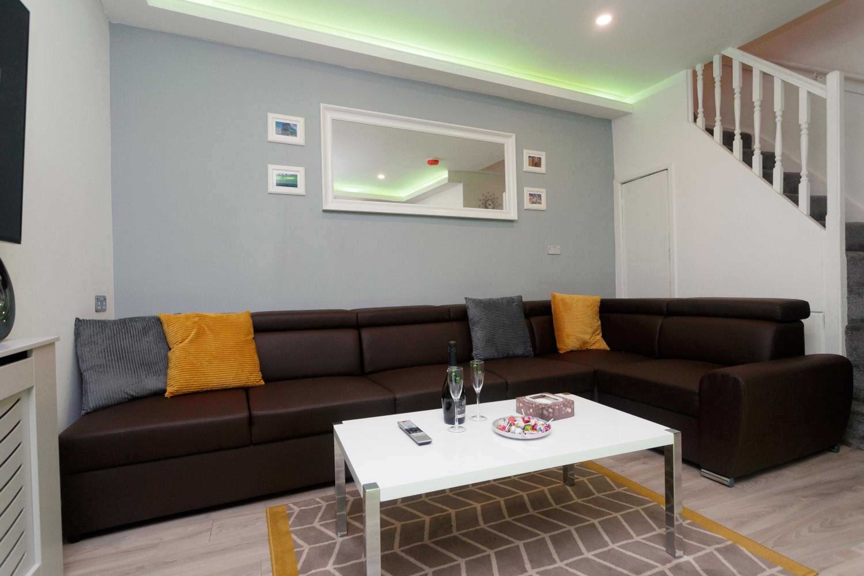 TOWLER HOUSE APARTMENTS 6 beds in 3 bedrooms
