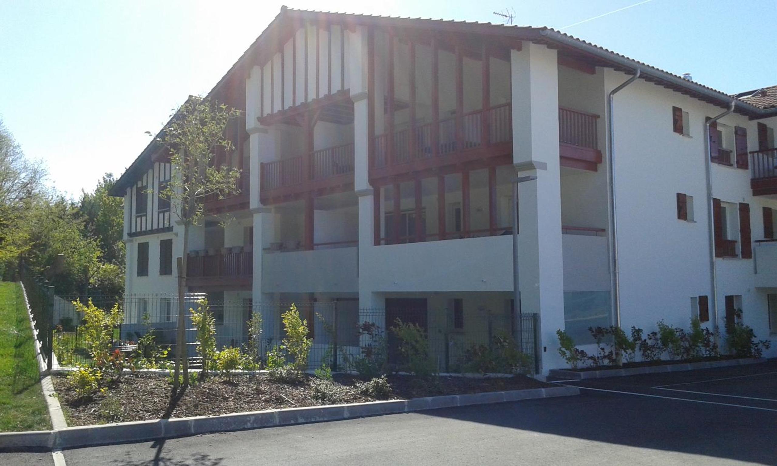 HENDAYE- T2 3*-Wifi-350m plage-terrasse-garage