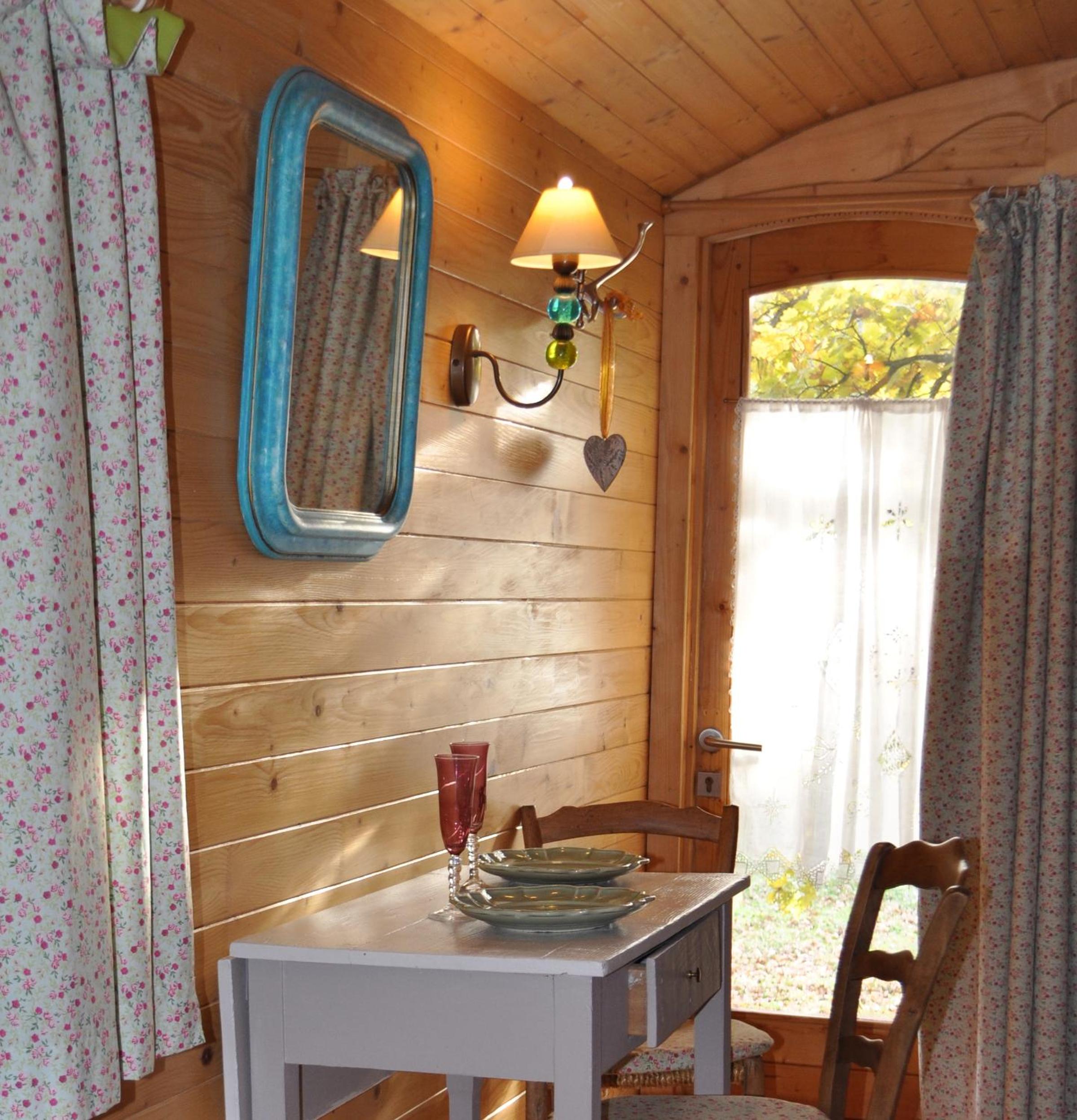La roulotte Chic et Boheme view 4