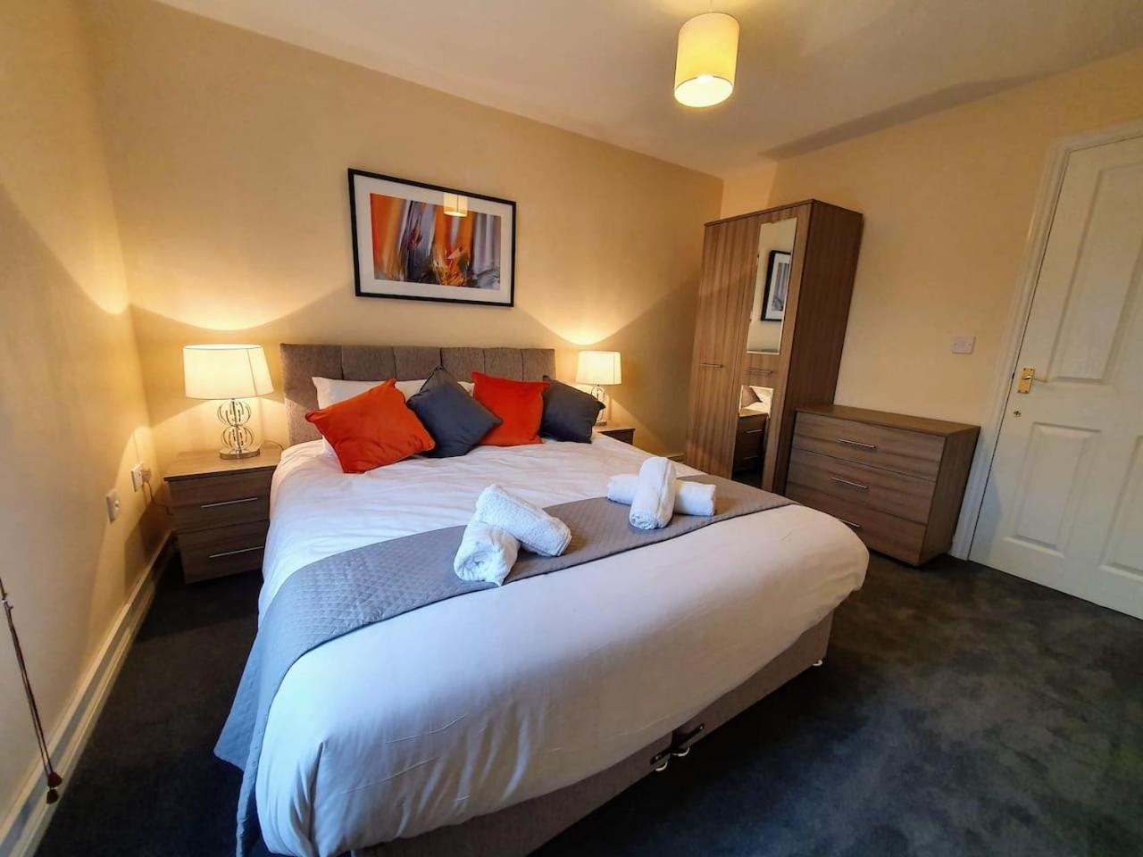 Perry House, Long Ashton, Bristol by Cliftonvalley Apartments - main view