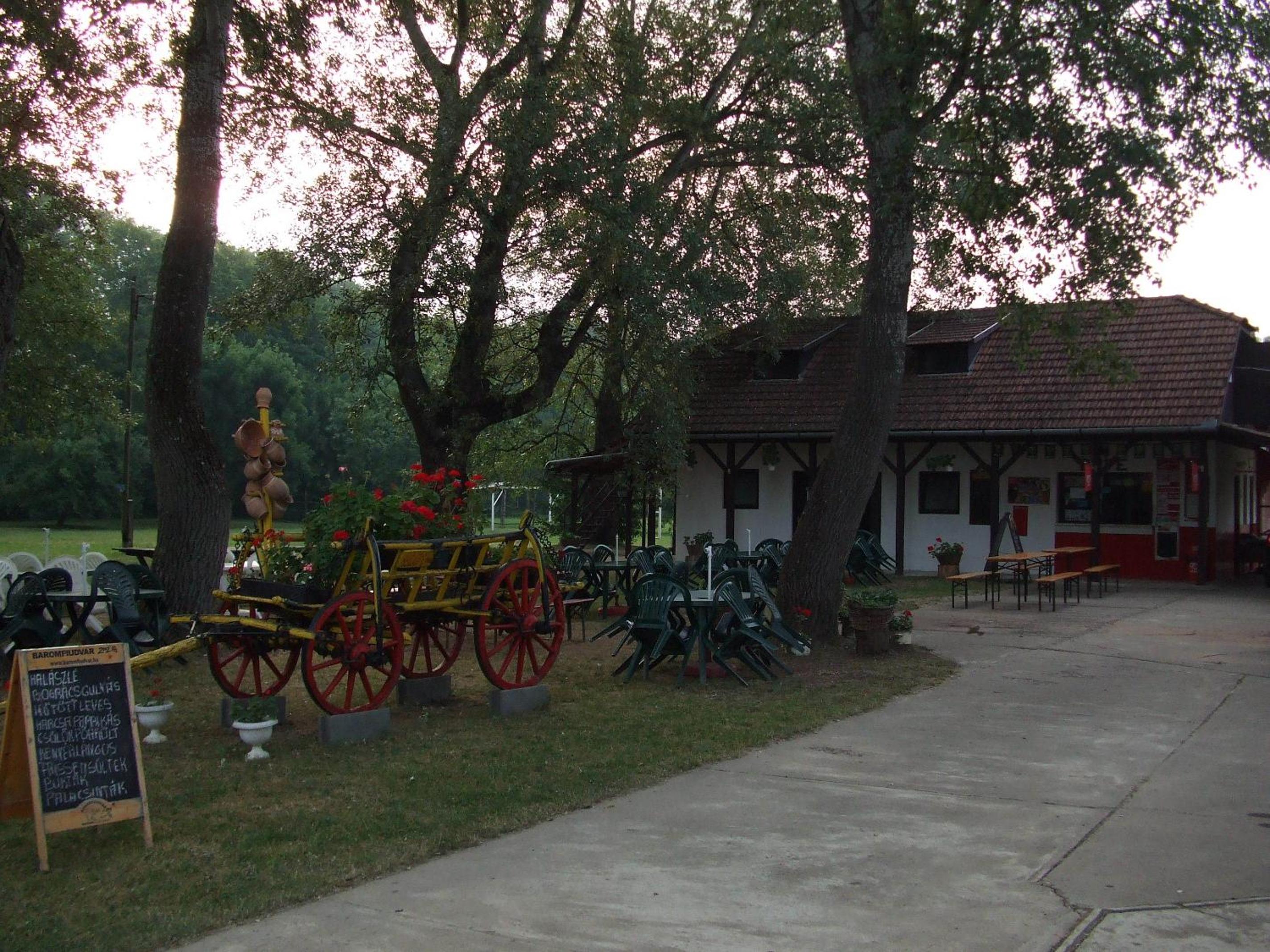 Vizimalom Kemping, Panzió és Étterem