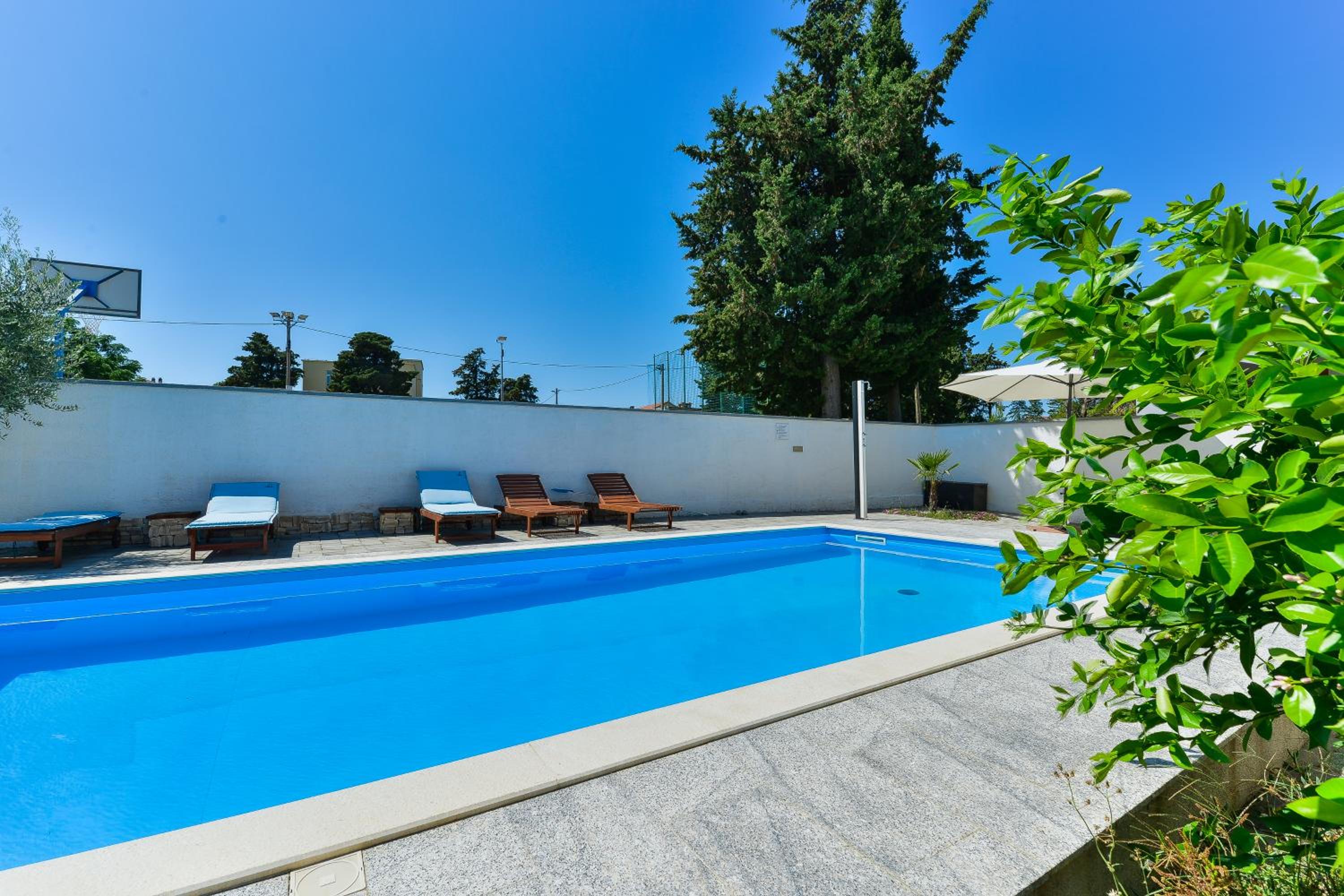 Apartments Crno