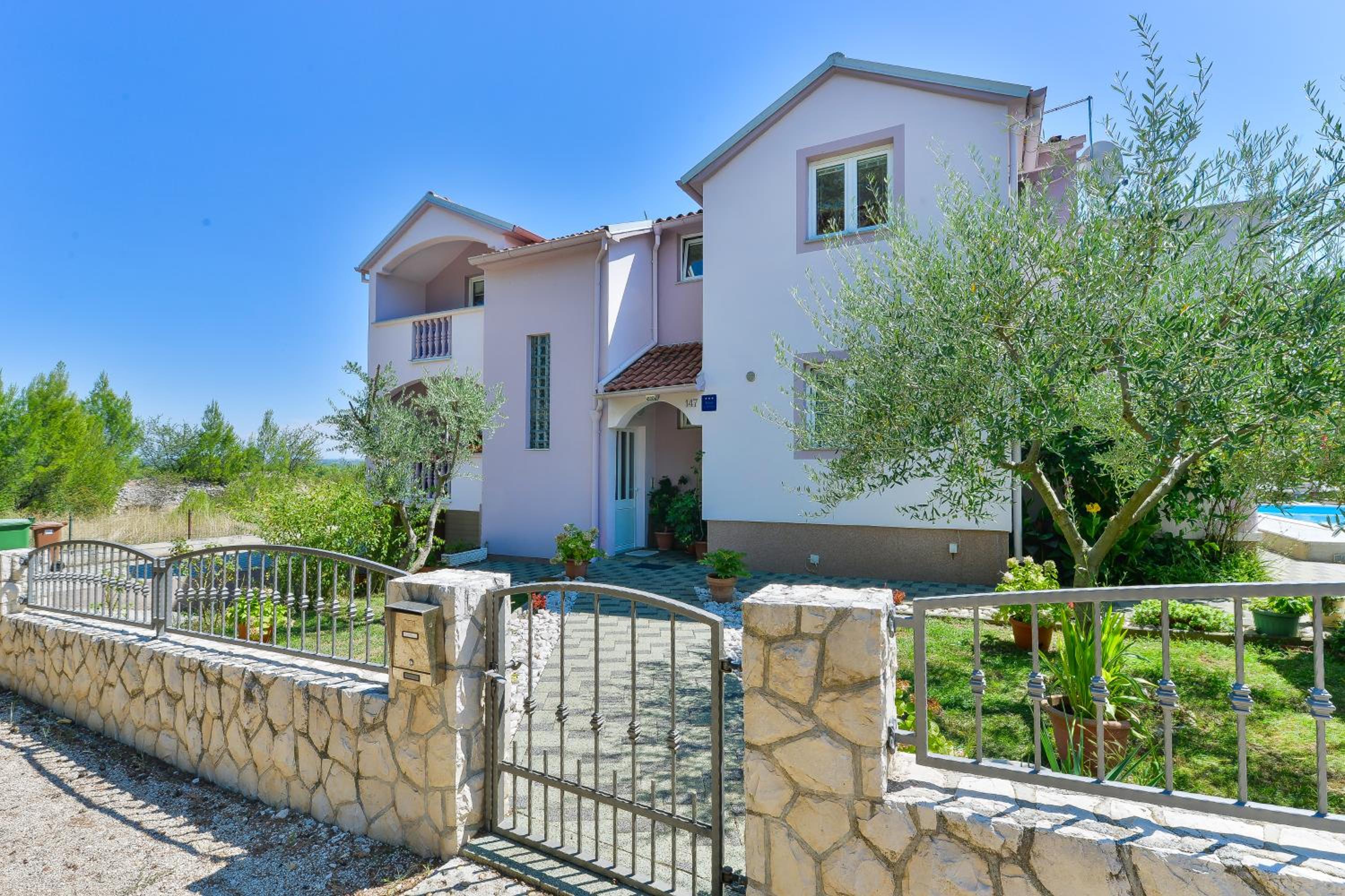 Apartments Crno