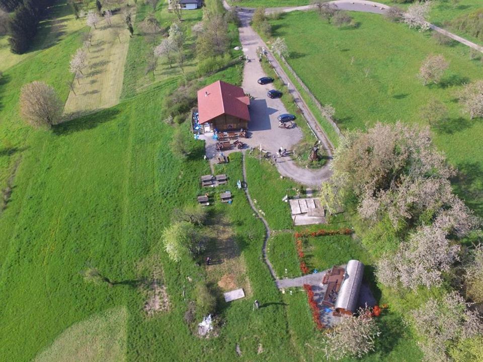 Le Chalet du Chemin et sa Roulotte