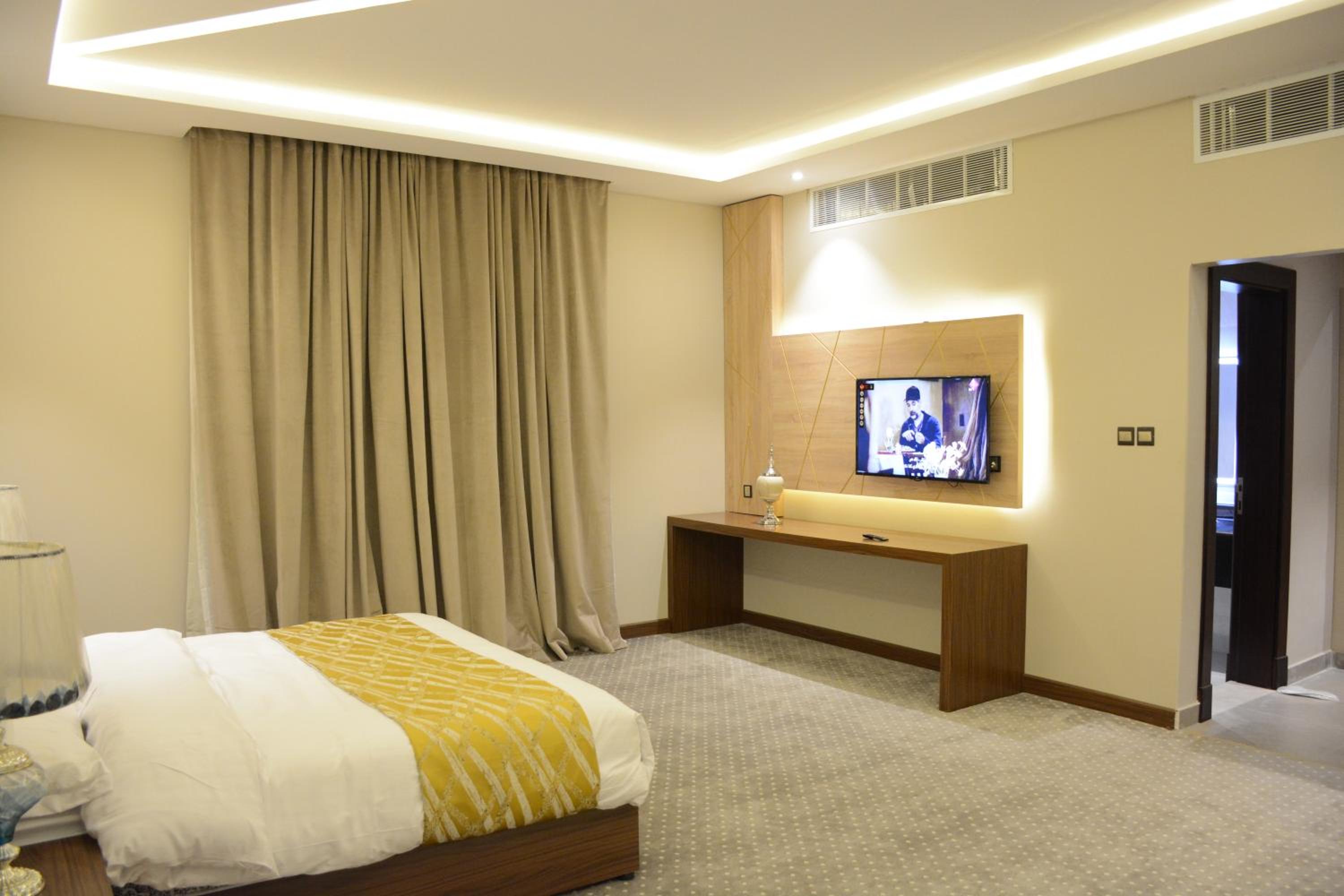 E1 Hotel