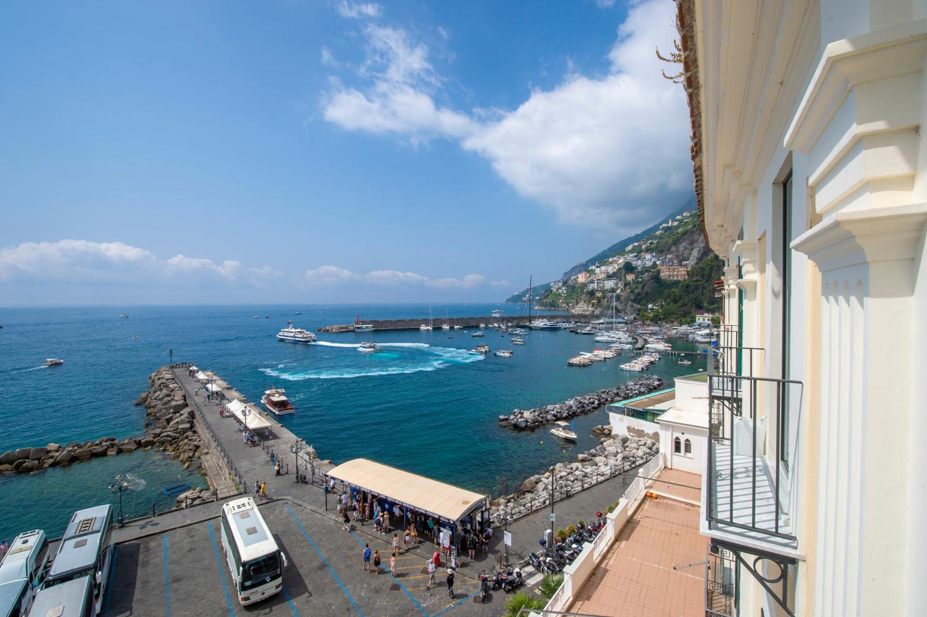 Amalfi Moon