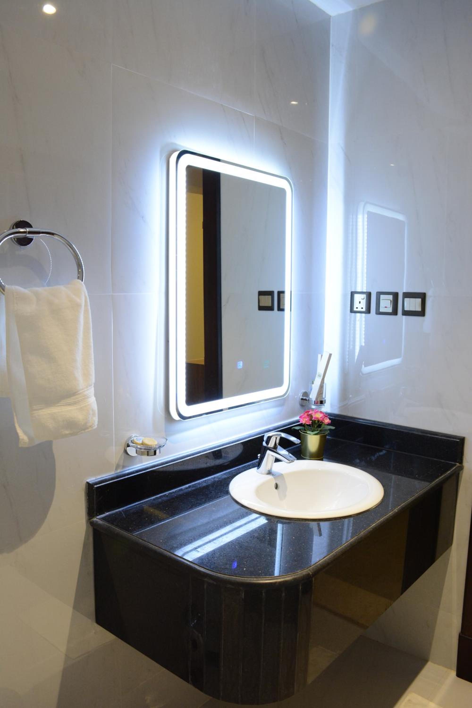 E1 Hotel
