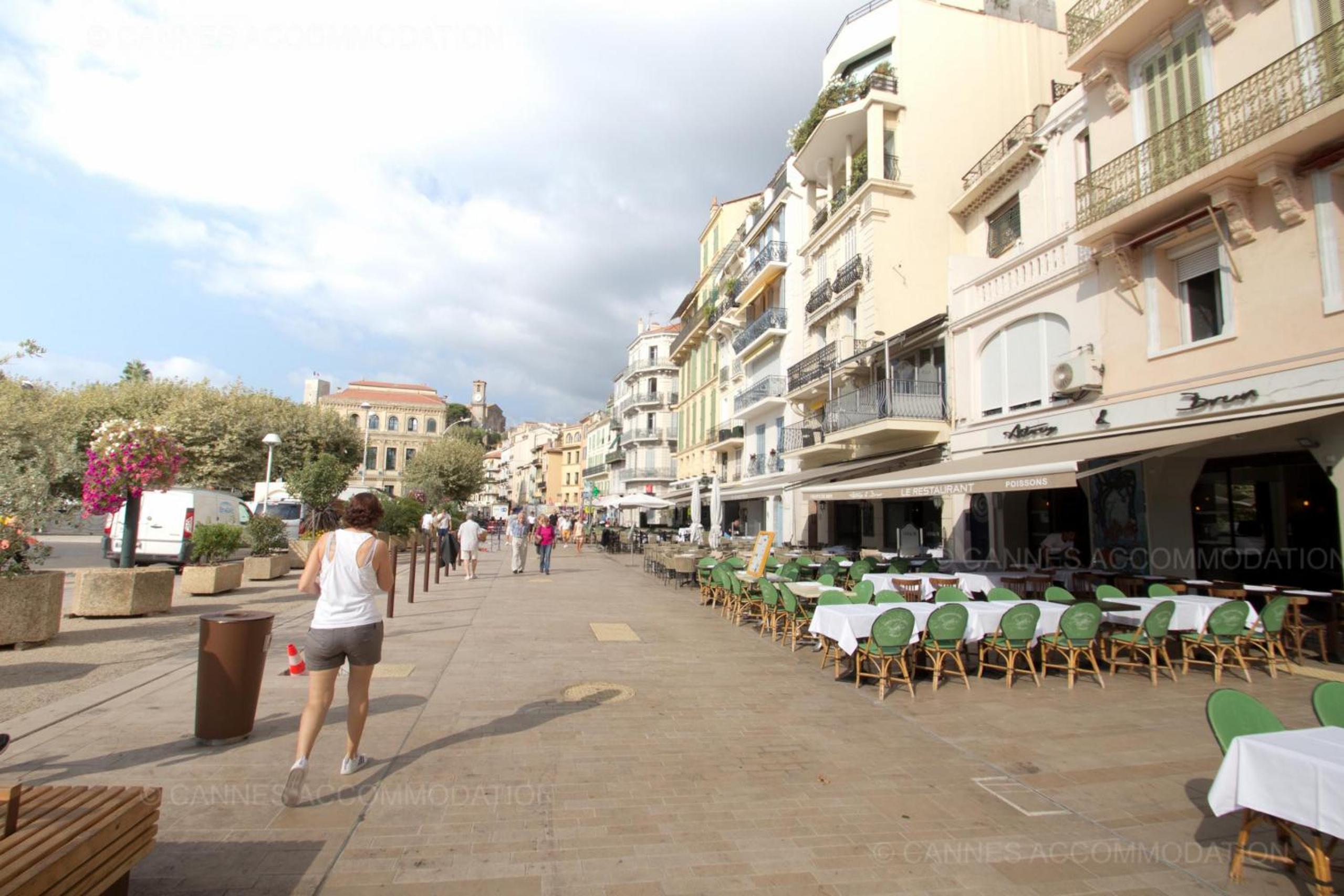 Carrousel 5 view 2