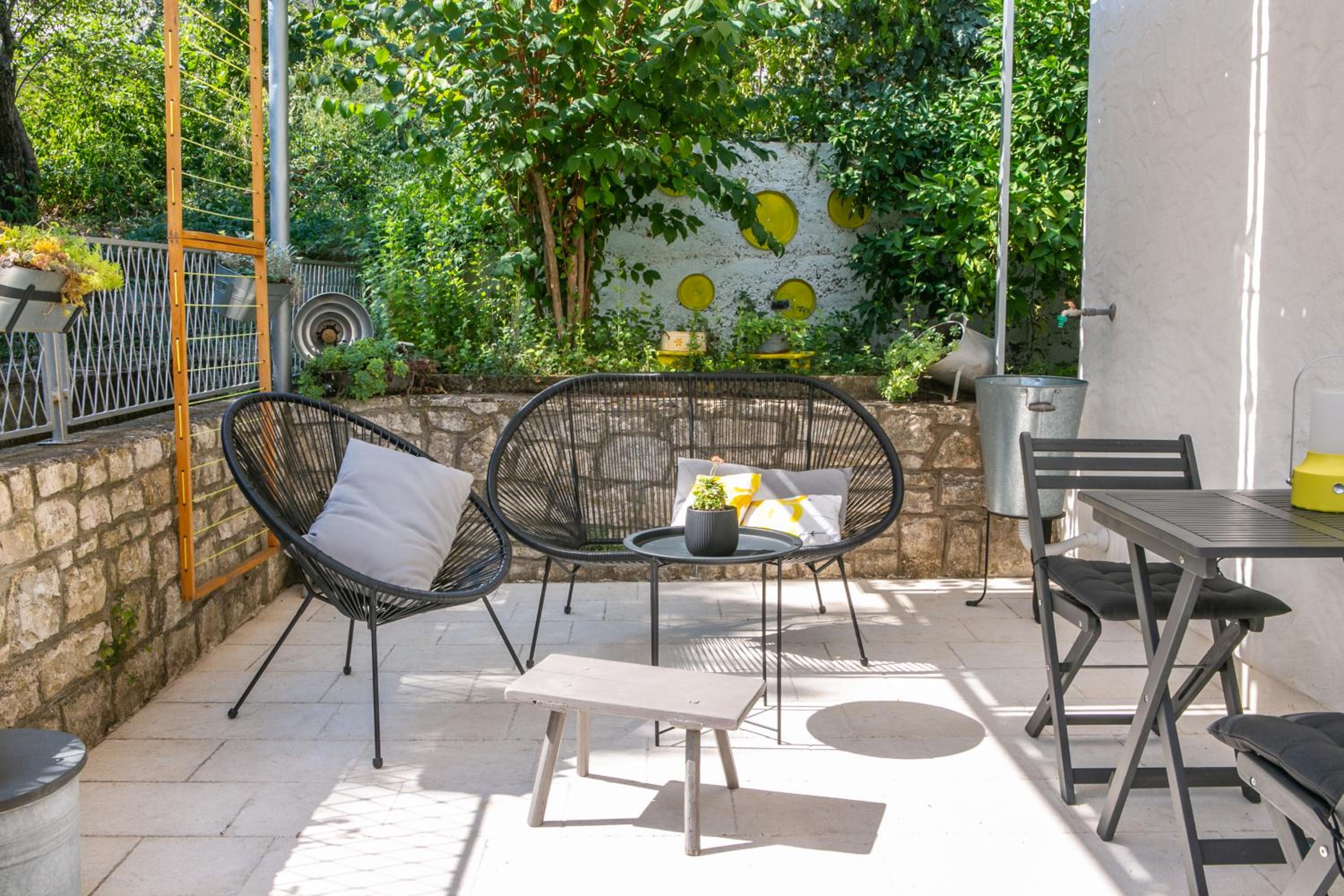 Apartment On the Sunny Side view 2