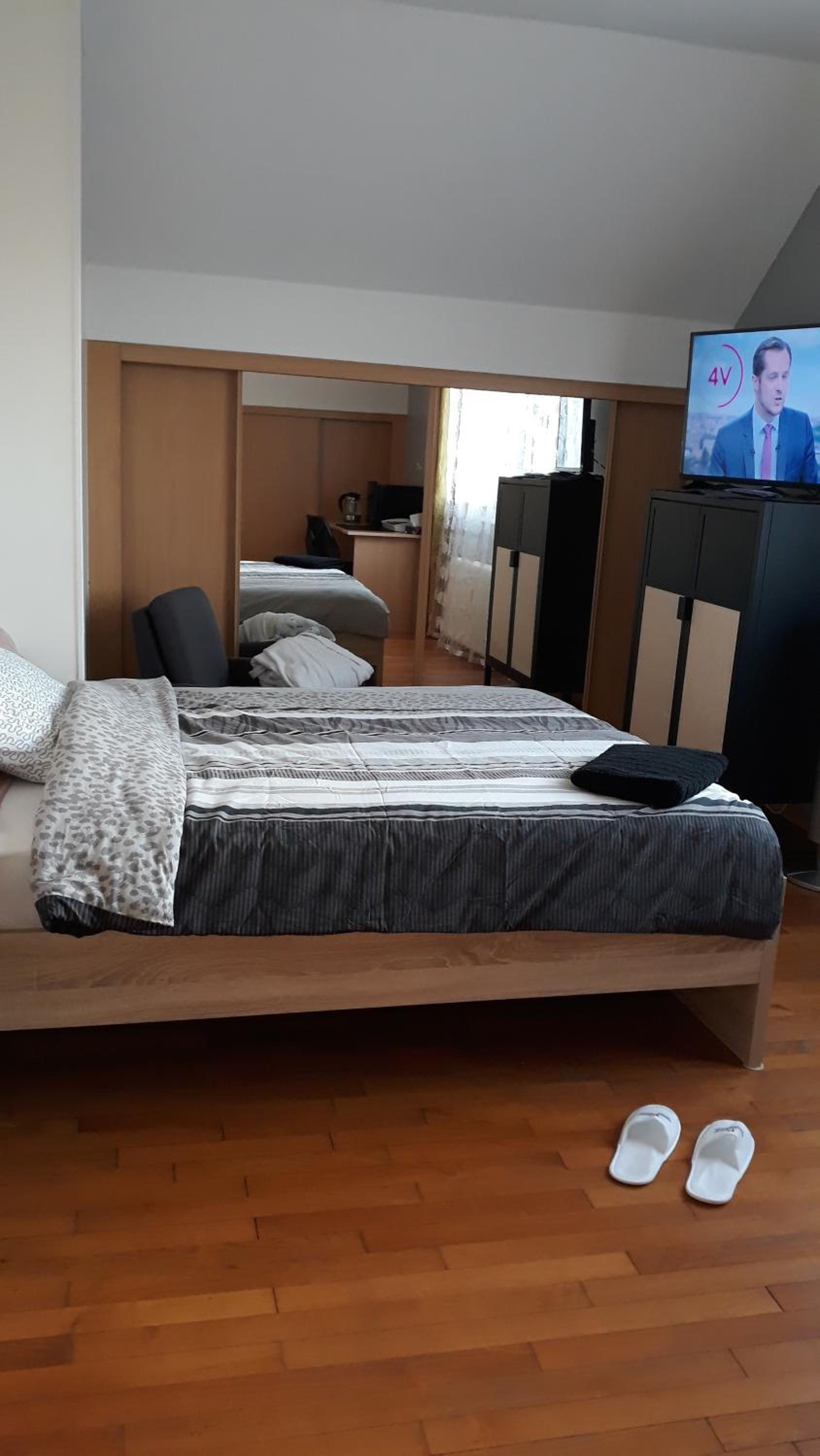 Chambre Coquette view 5