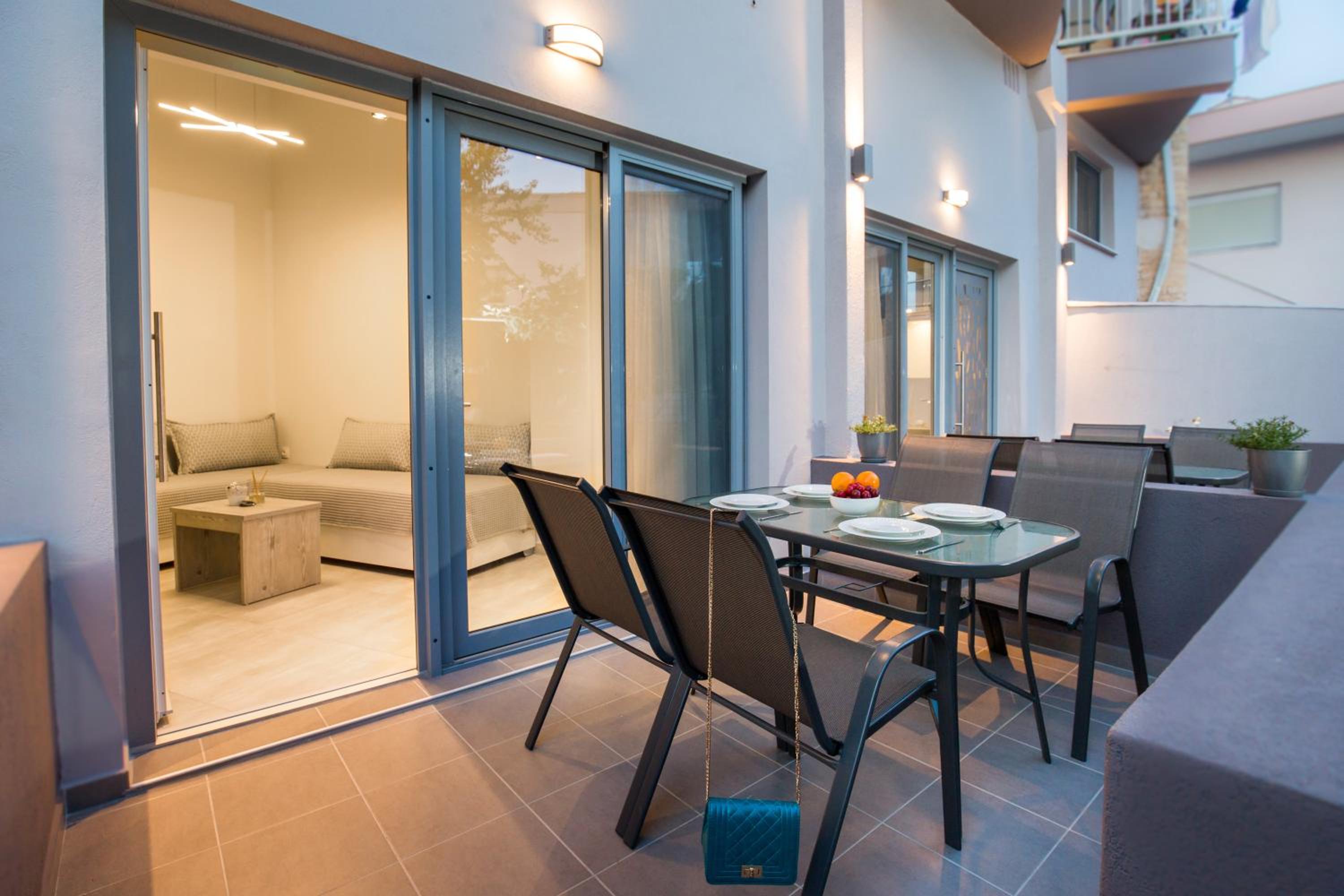Mr & Mrs K Lofts photo 5